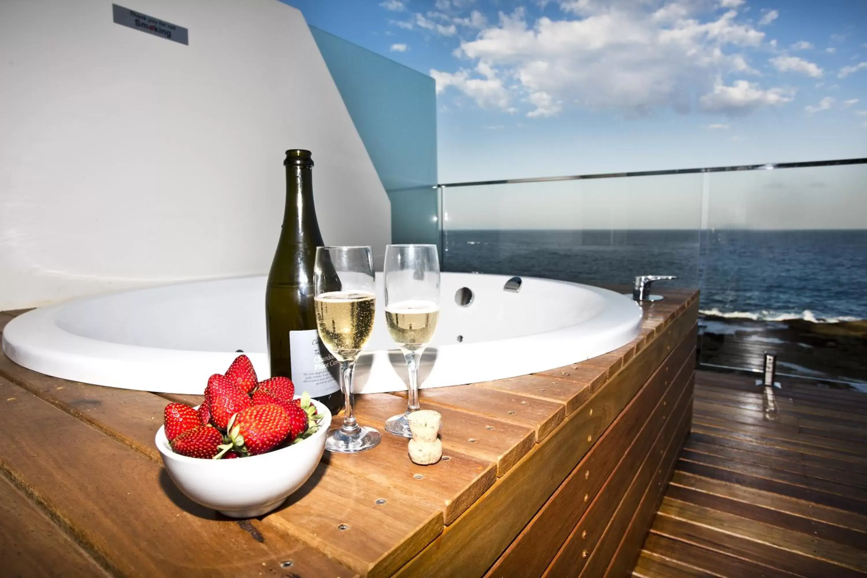 Queen Room with Spa Bath - Top Floor in Ocean Front Motel Queen Room with Spa Bath - Top Floor in Ocean Front Motel