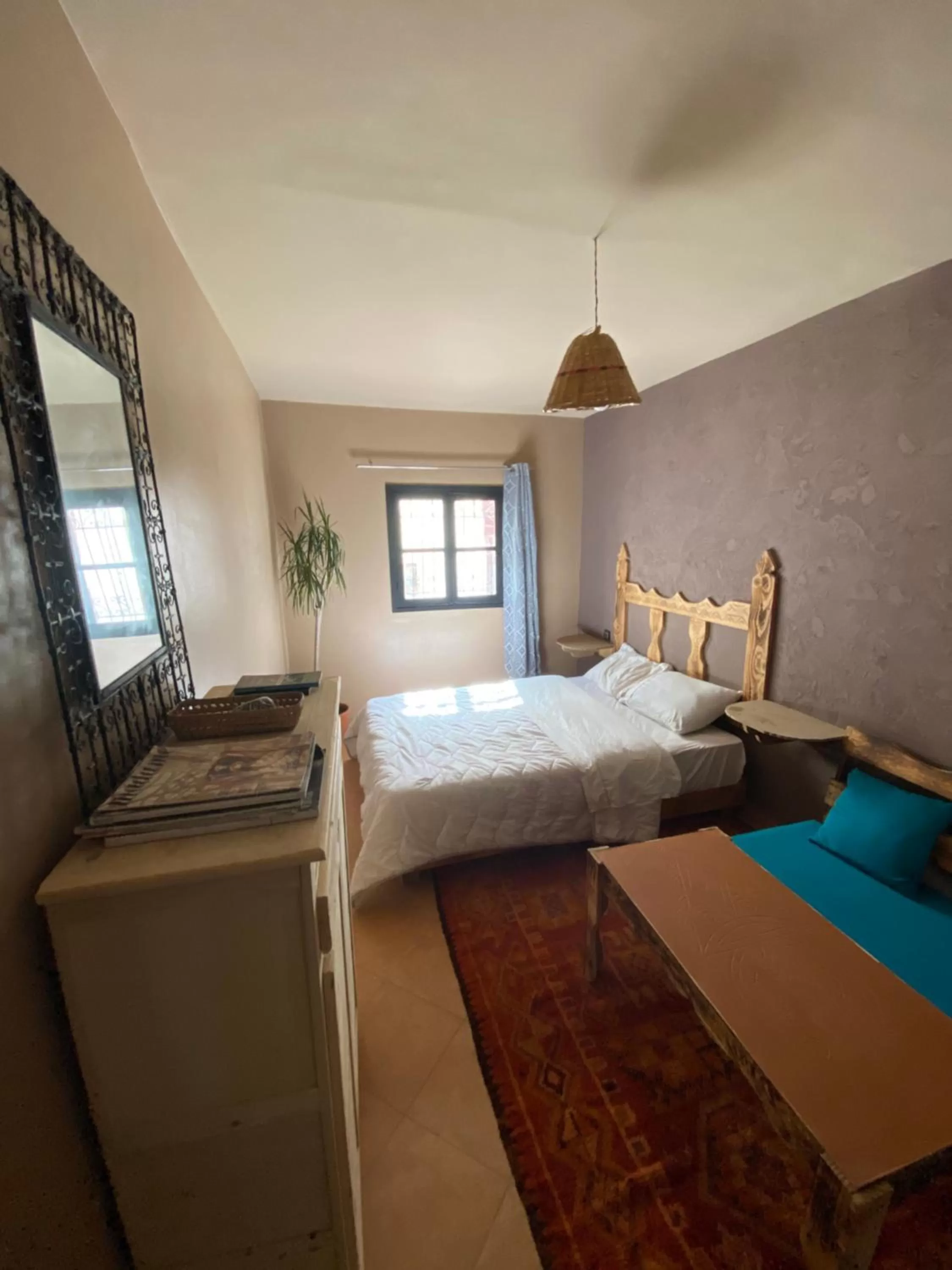 Photo of the whole room, Bed in Anza surfhouse