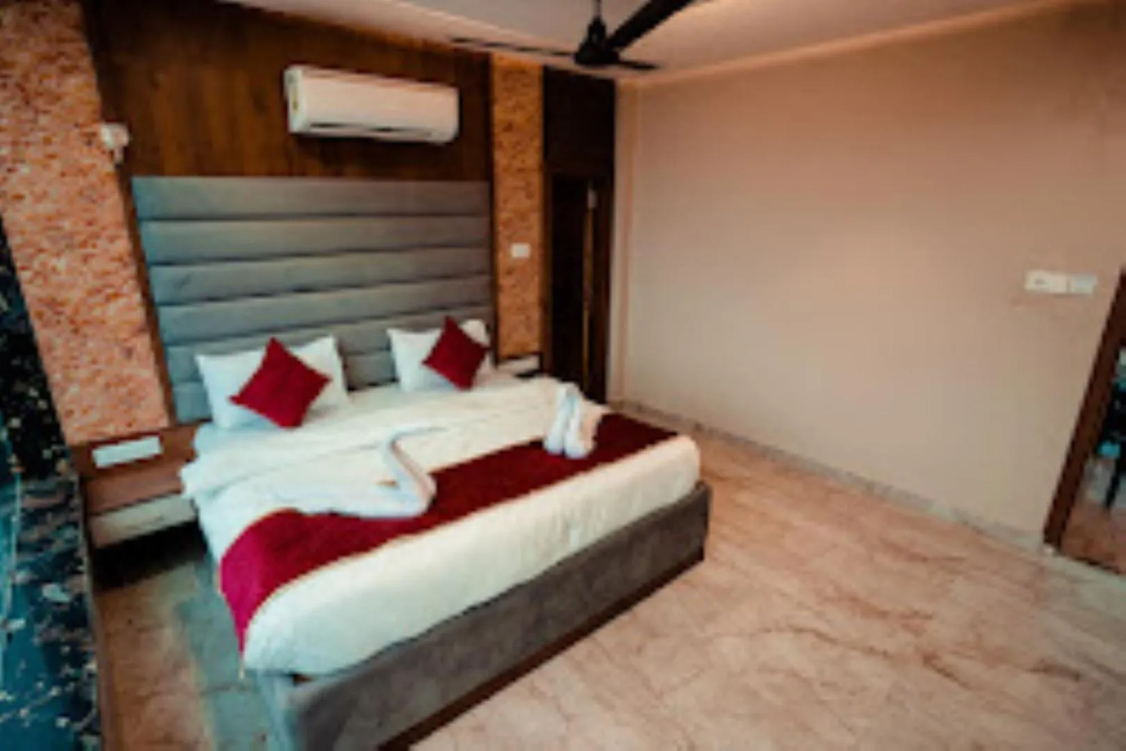 Bed in Hotel Royal Spring 