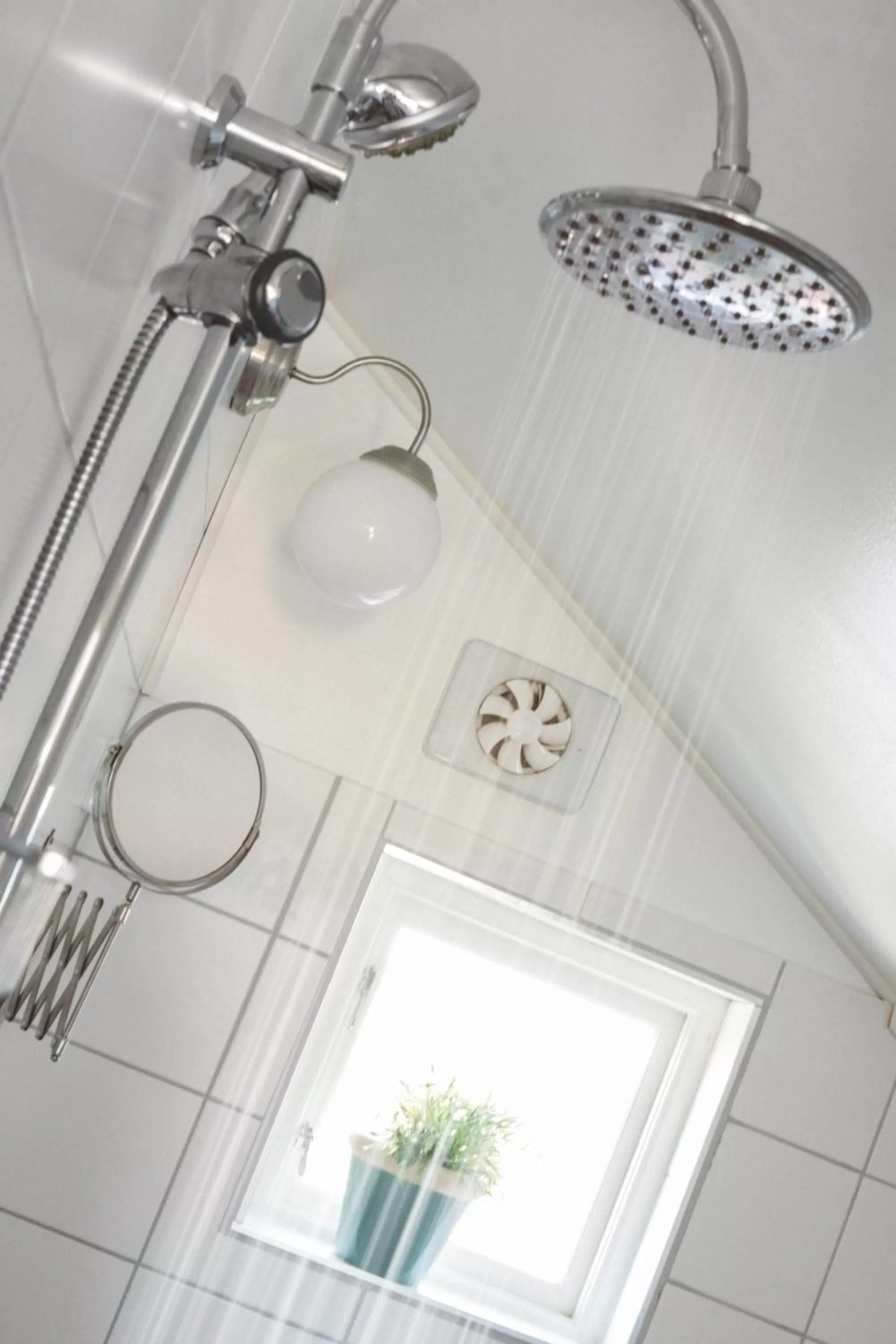 Shower, Bathroom in Woodstock B & B Studios