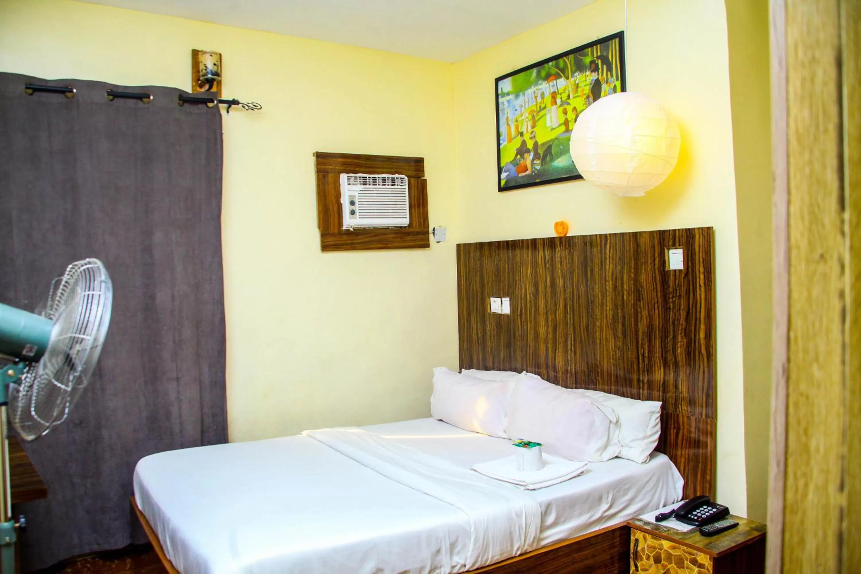 Bed in ONTARIO SUITES