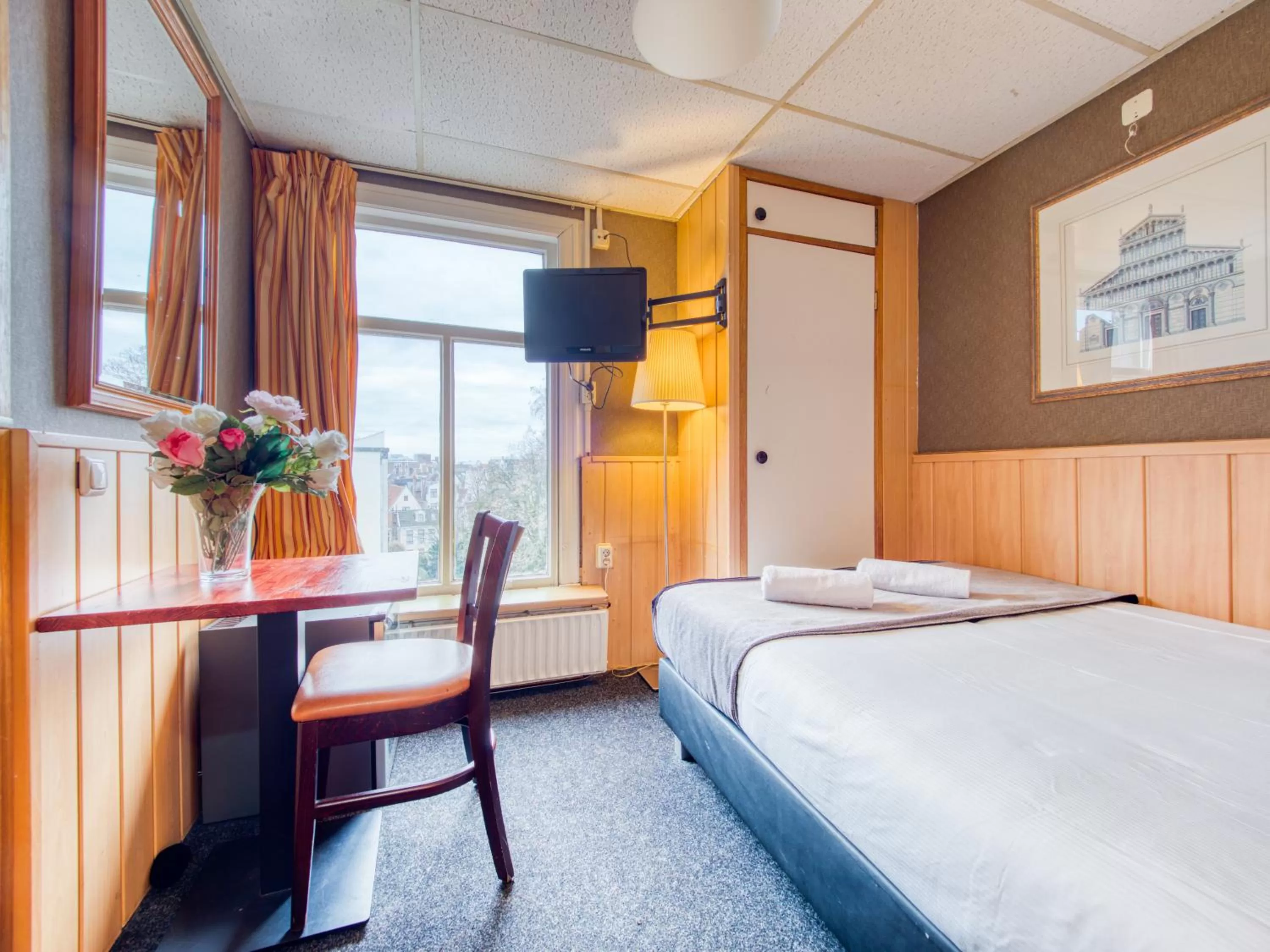 Photo of the whole room, TV/Entertainment Center in Di-Ann City Centre Hotel