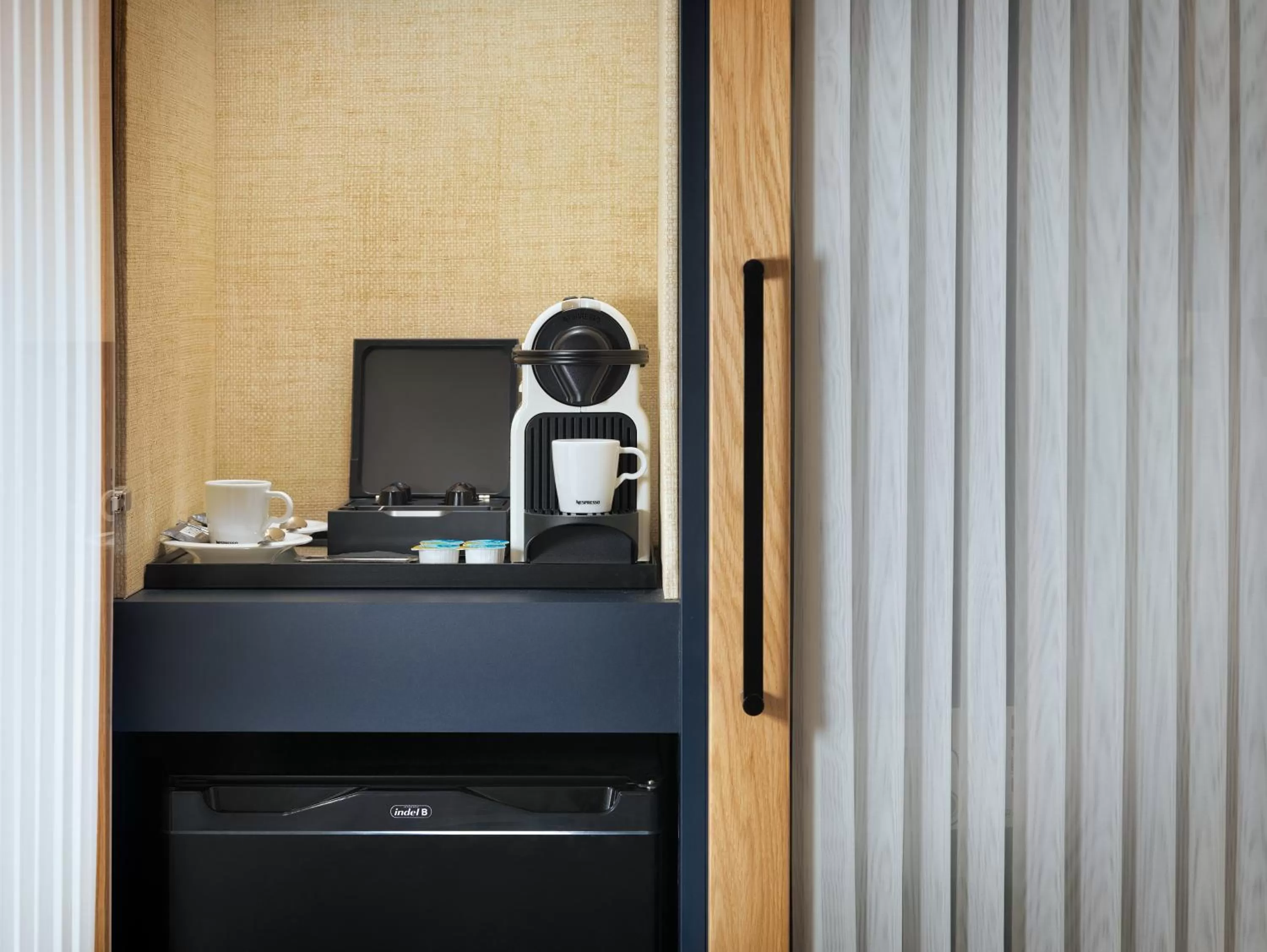 Coffee/tea facilities in H10 Madison 4* Sup