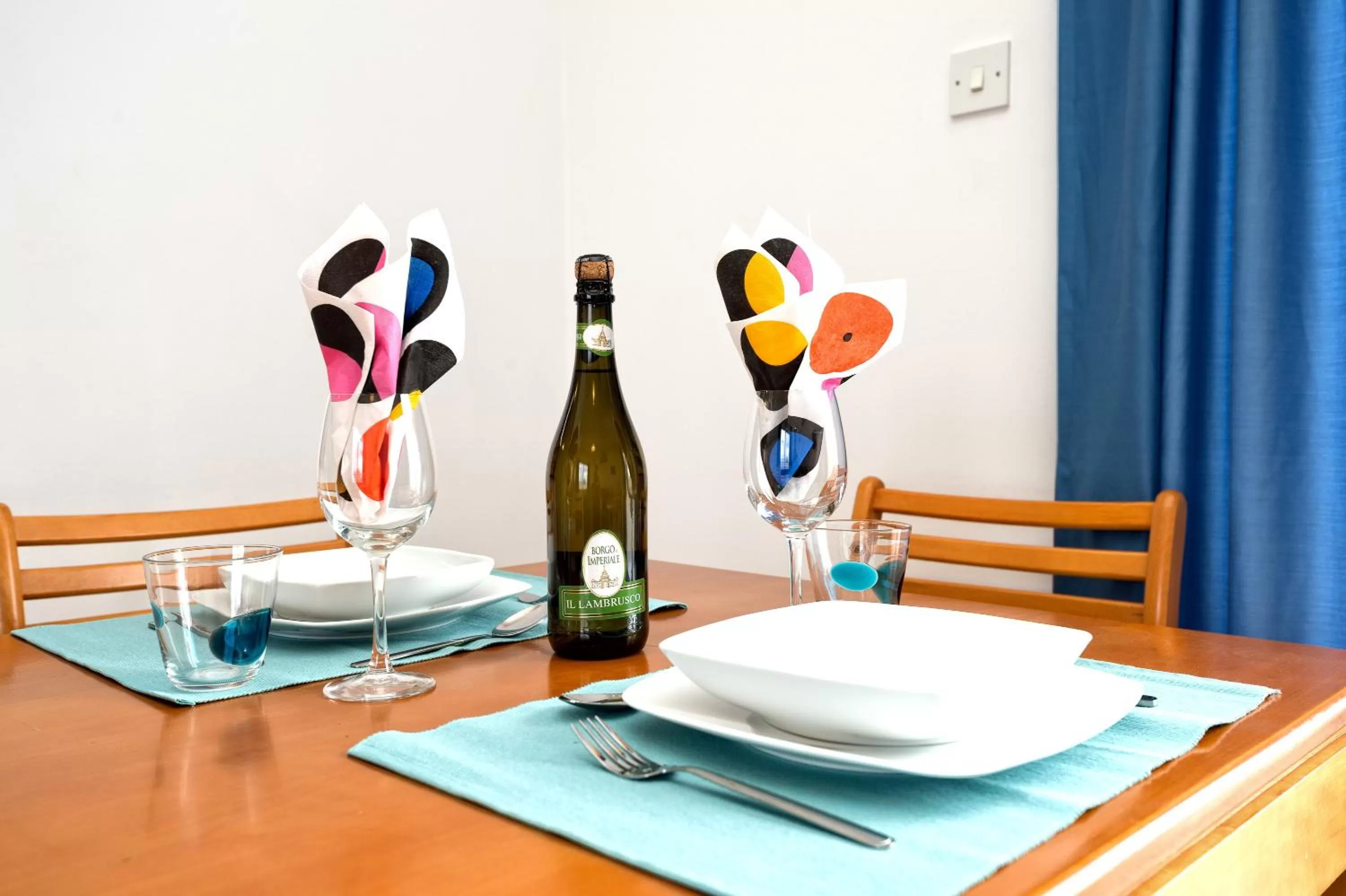 Dining area in Sunny Hill Hotel Apartments