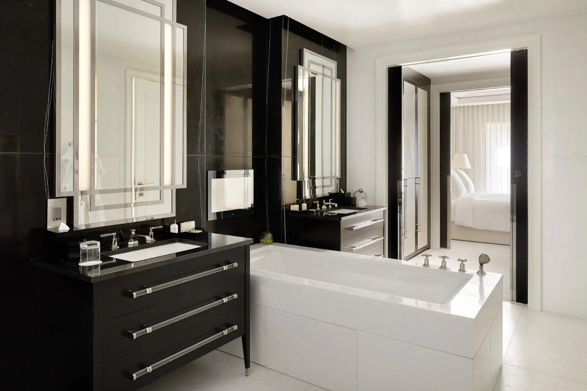 Bathroom in Four Seasons Hotel London at Tower Bridge