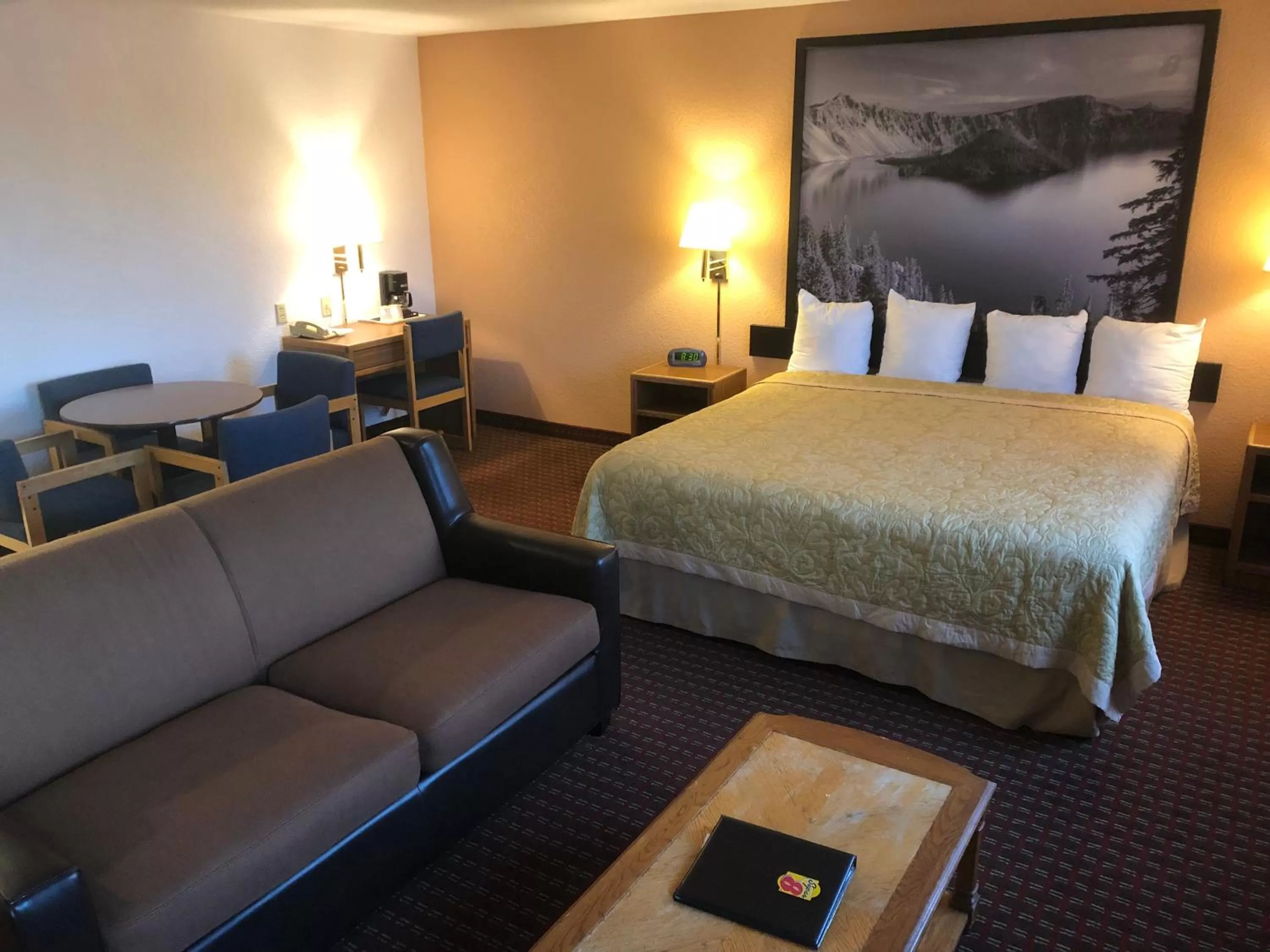 Photo of the whole room, Bed in Super 8 by Wyndham The Dalles OR