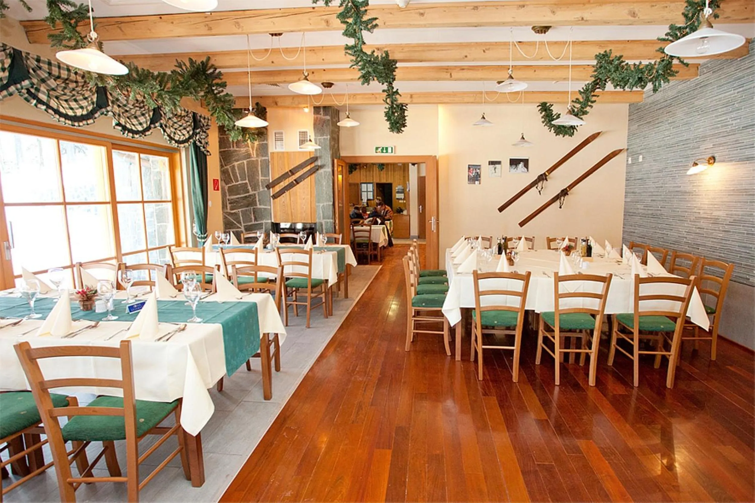 Restaurant/places to eat in Aparthotel Snjezna Kraljica