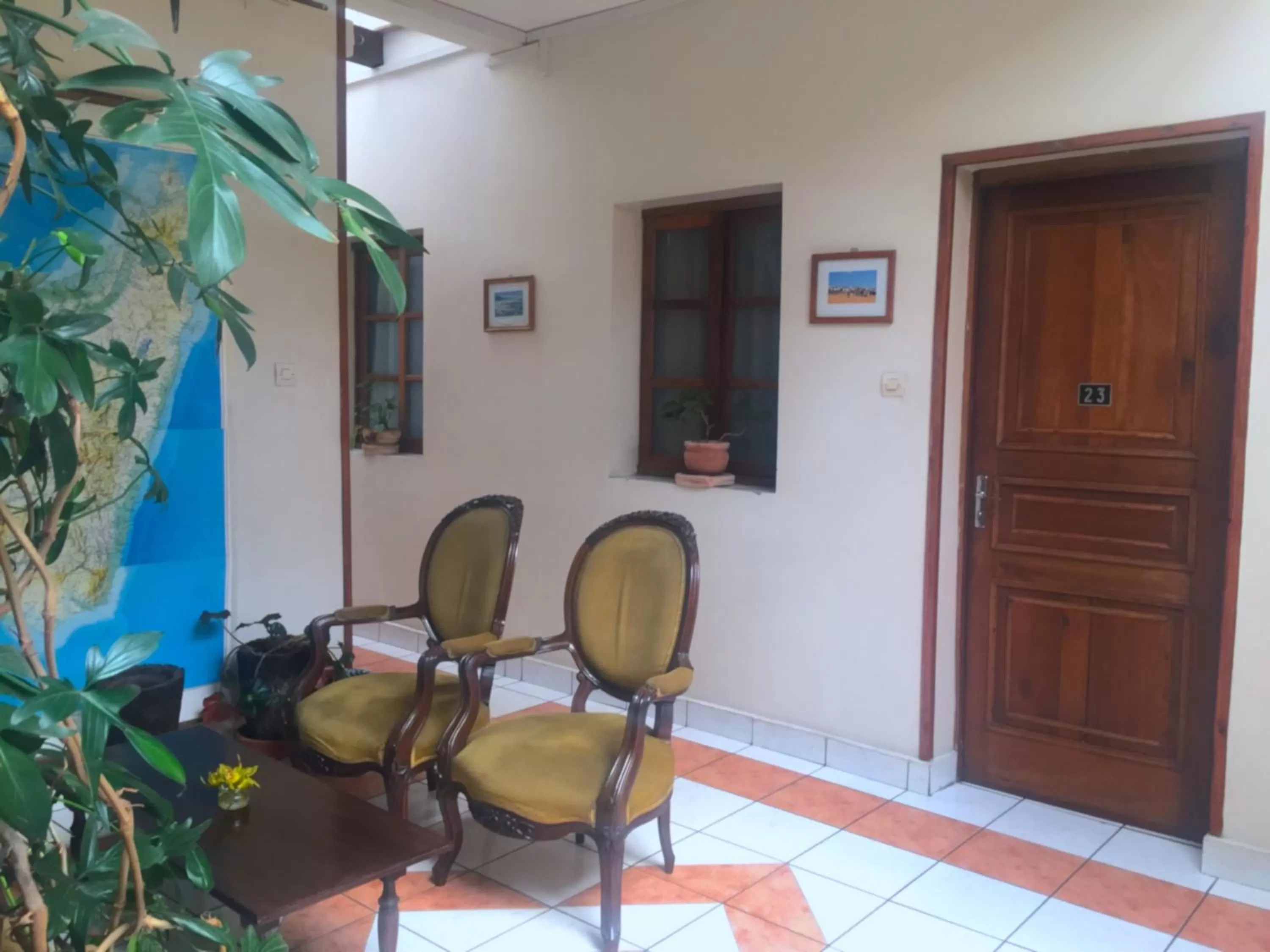 Restaurant/places to eat, Seating Area in TANA-JACARANDA