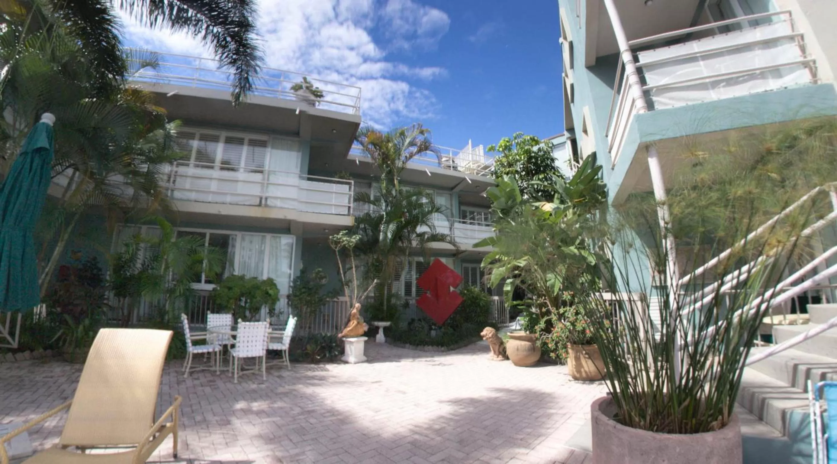 Spring in Manhattan Tower Apartment Hotel