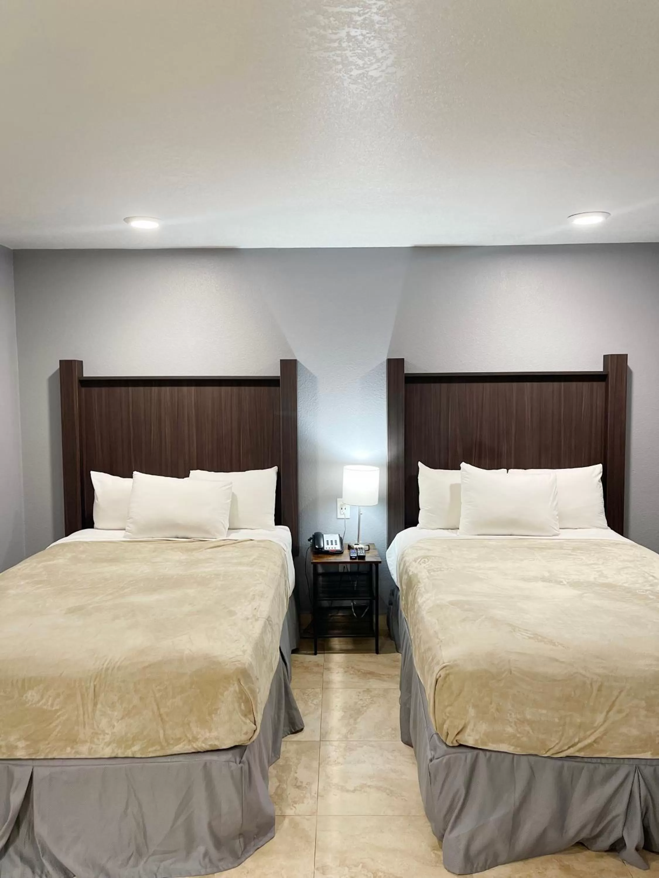 Bedroom, Bed in Celebration Suites