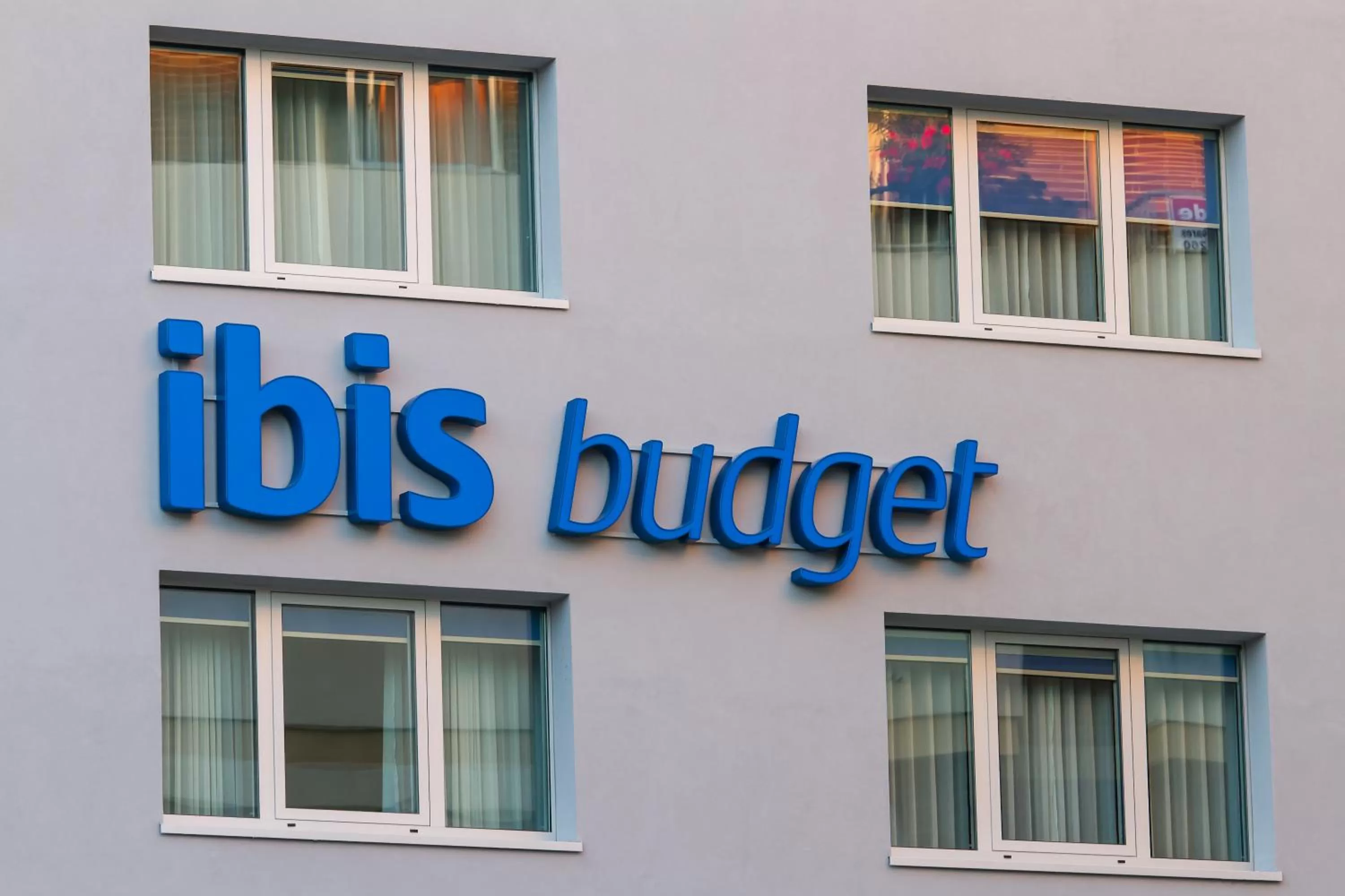 Facade/entrance in Ibis Budget Braga Centro