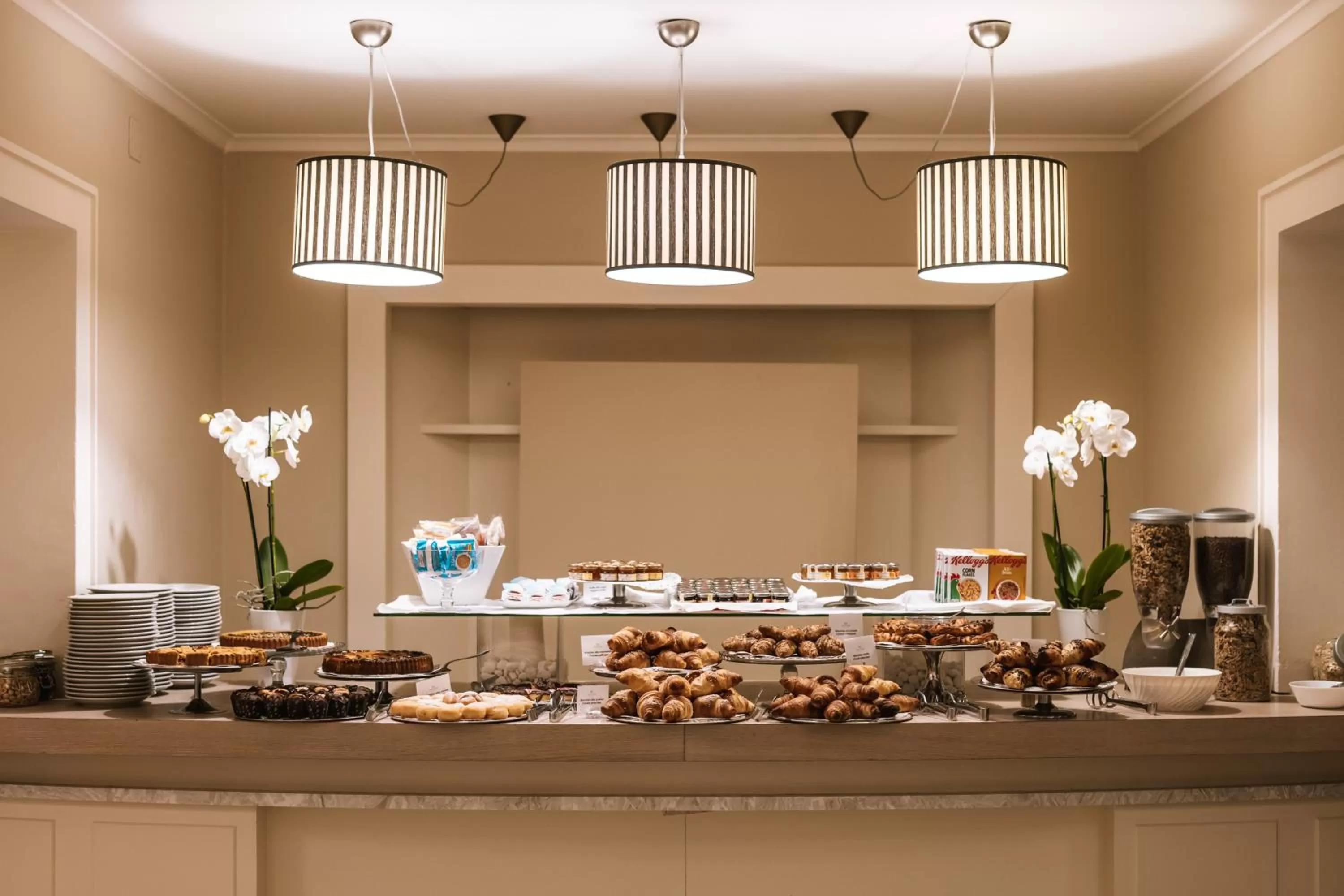 Food and drinks in Hotel De La Ville