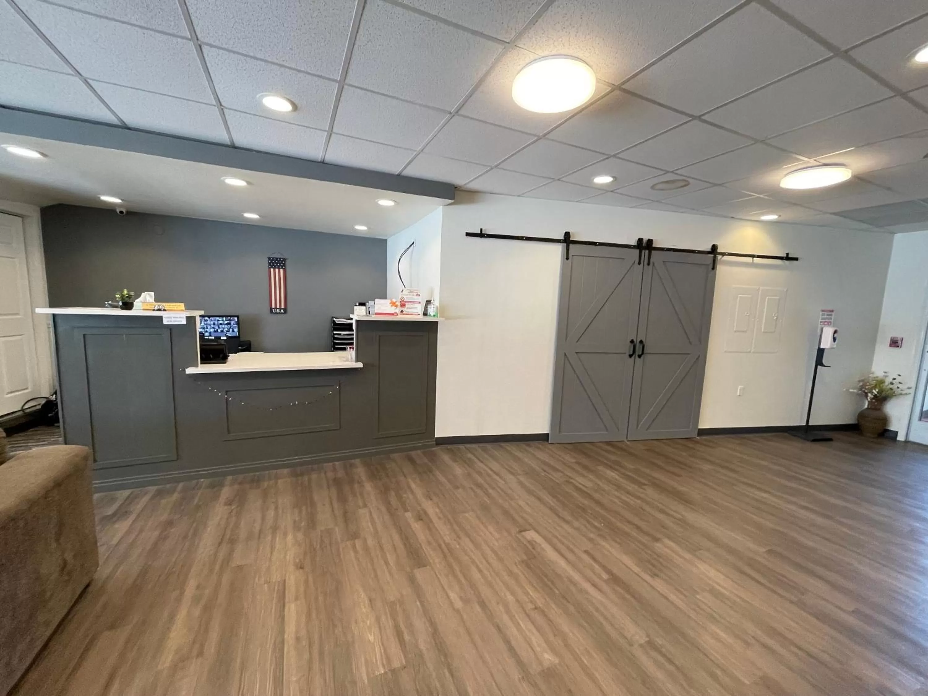 Lobby or reception in Days Inn by Wyndham Manitowoc