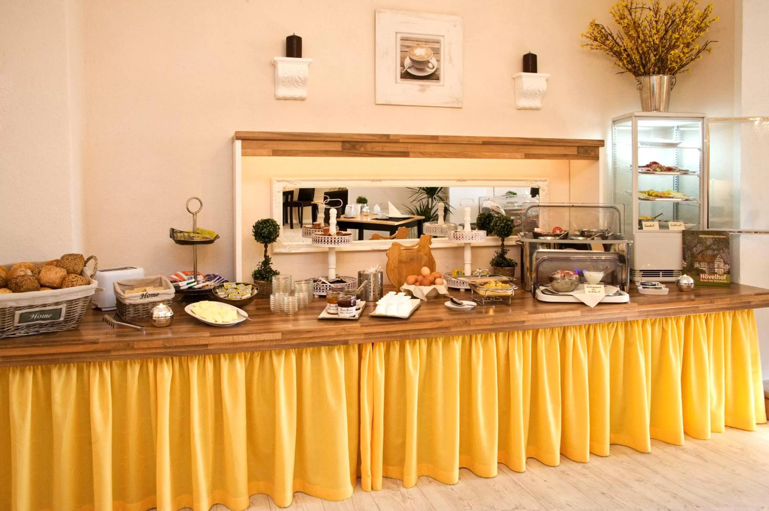 Breakfast in Hotel Garni Zum Grünen Baum