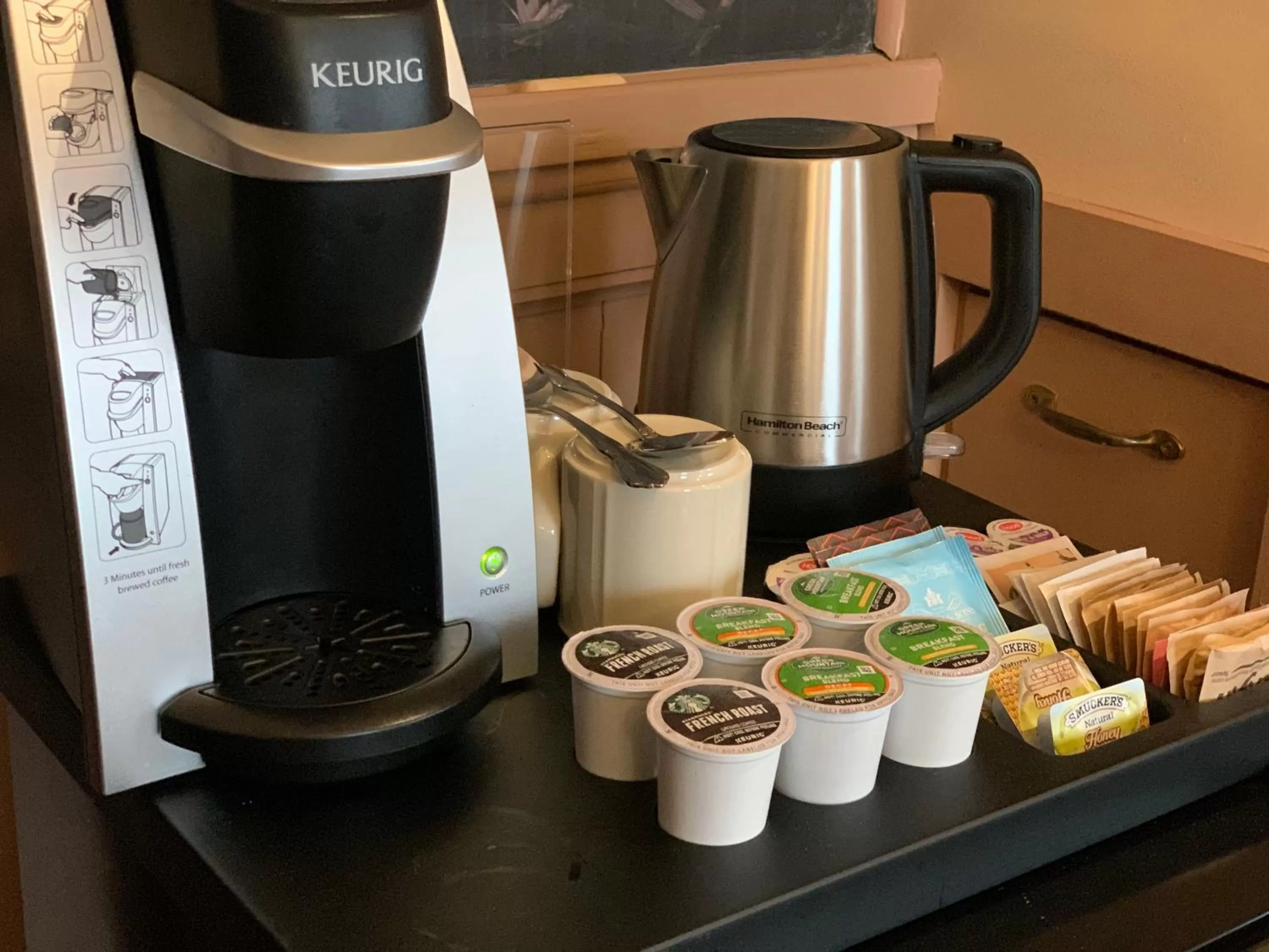 Coffee/tea facilities in Chambery Inn