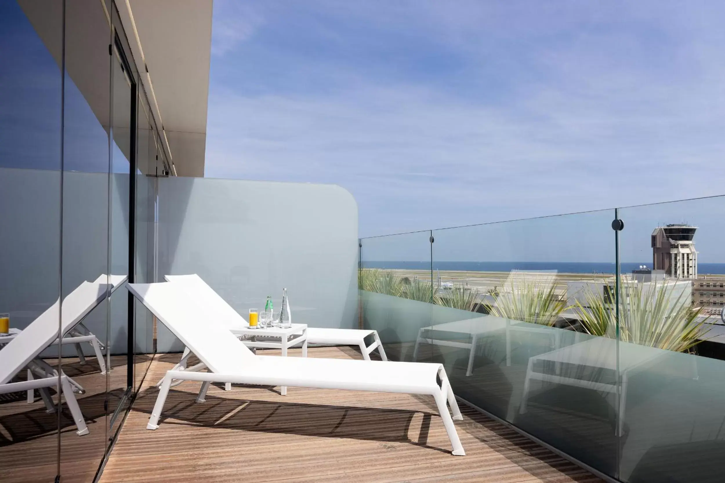 Executive Room with Sea View with Terrace- Club Lounge Access in Sheraton Nice Executive Room with Sea View with Terrace- Club Lounge Access in Sheraton Nice