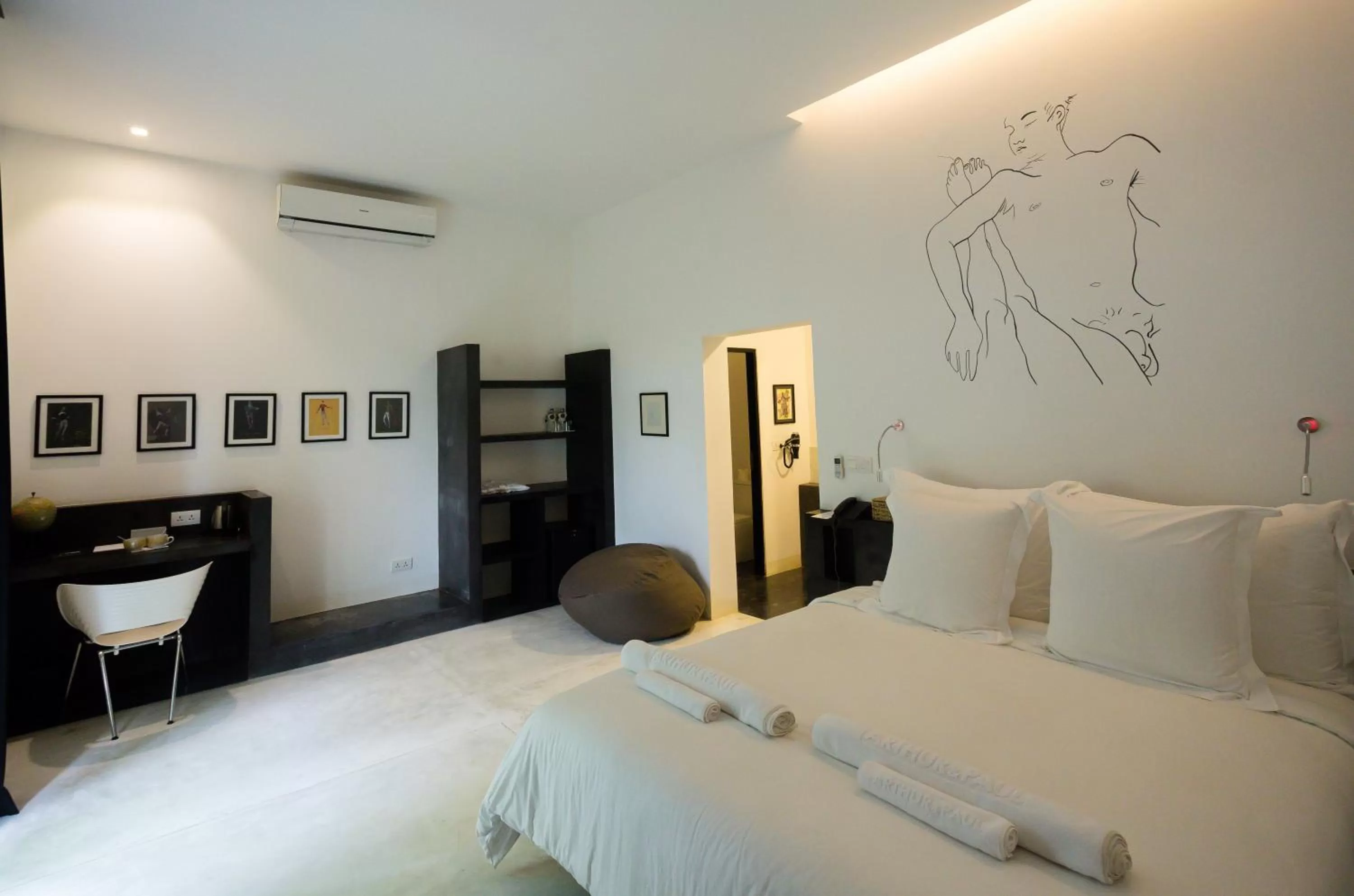 View (from property/room), Bed in Arthur & Paul (Men Only Hotel)