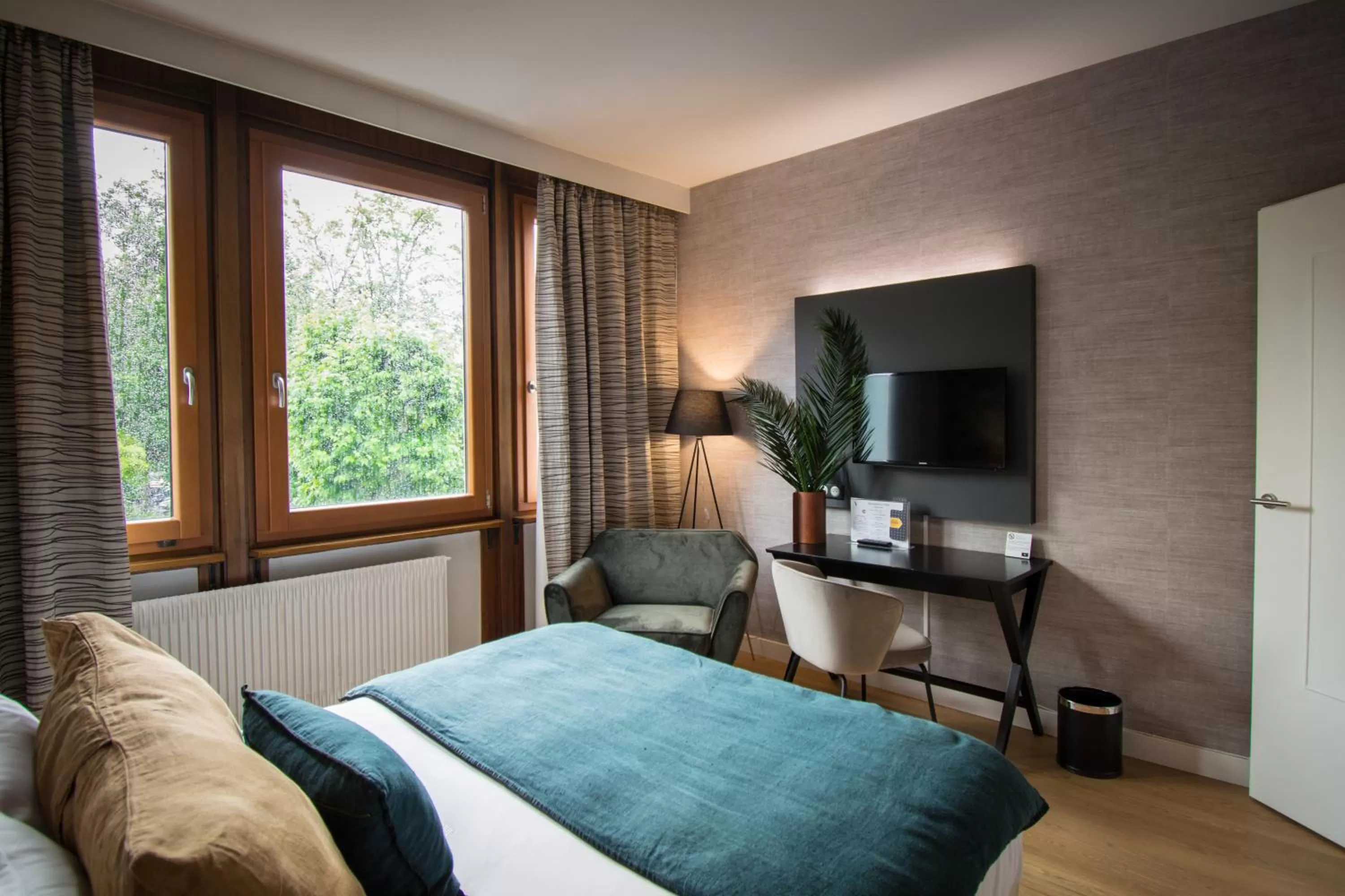 TV and multimedia, Bed in Hôtel Restaurant Vaillant Colmar Nord