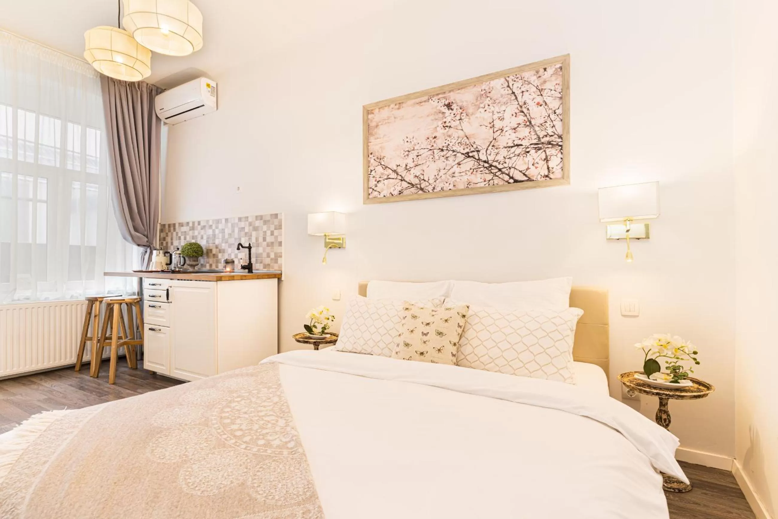 Bed in ALBERT RESIDENCE with PARKING