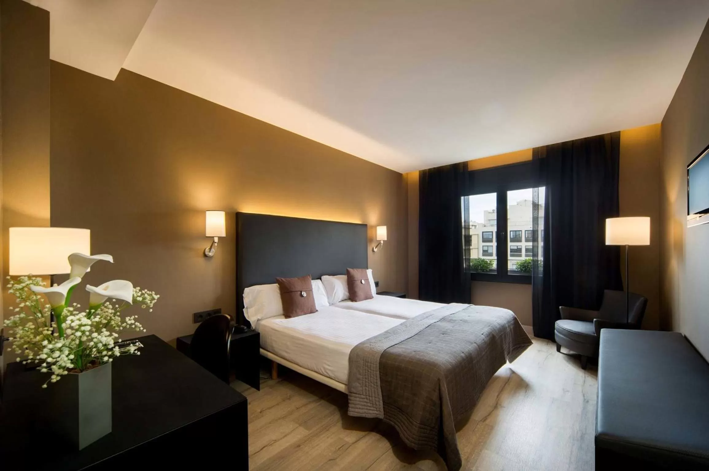 Photo of the whole room, Bed in Hotel Paseo de Gracia