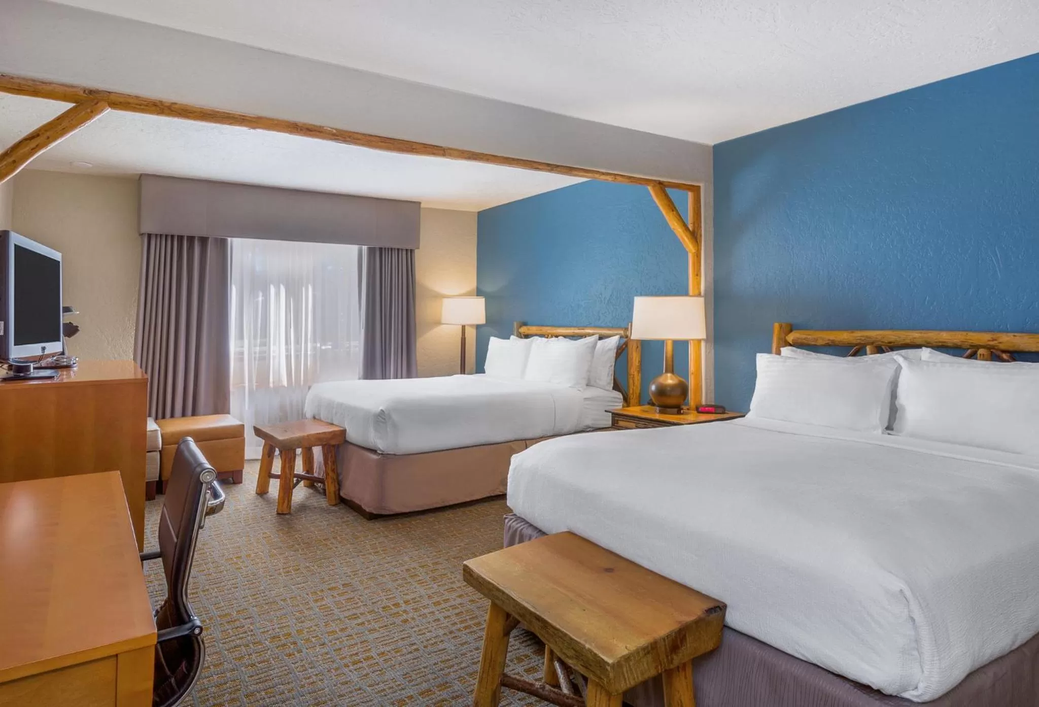 Photo of the whole room, Bed in Holiday Inn Resort The Lodge at Big Bear Lake by IHG