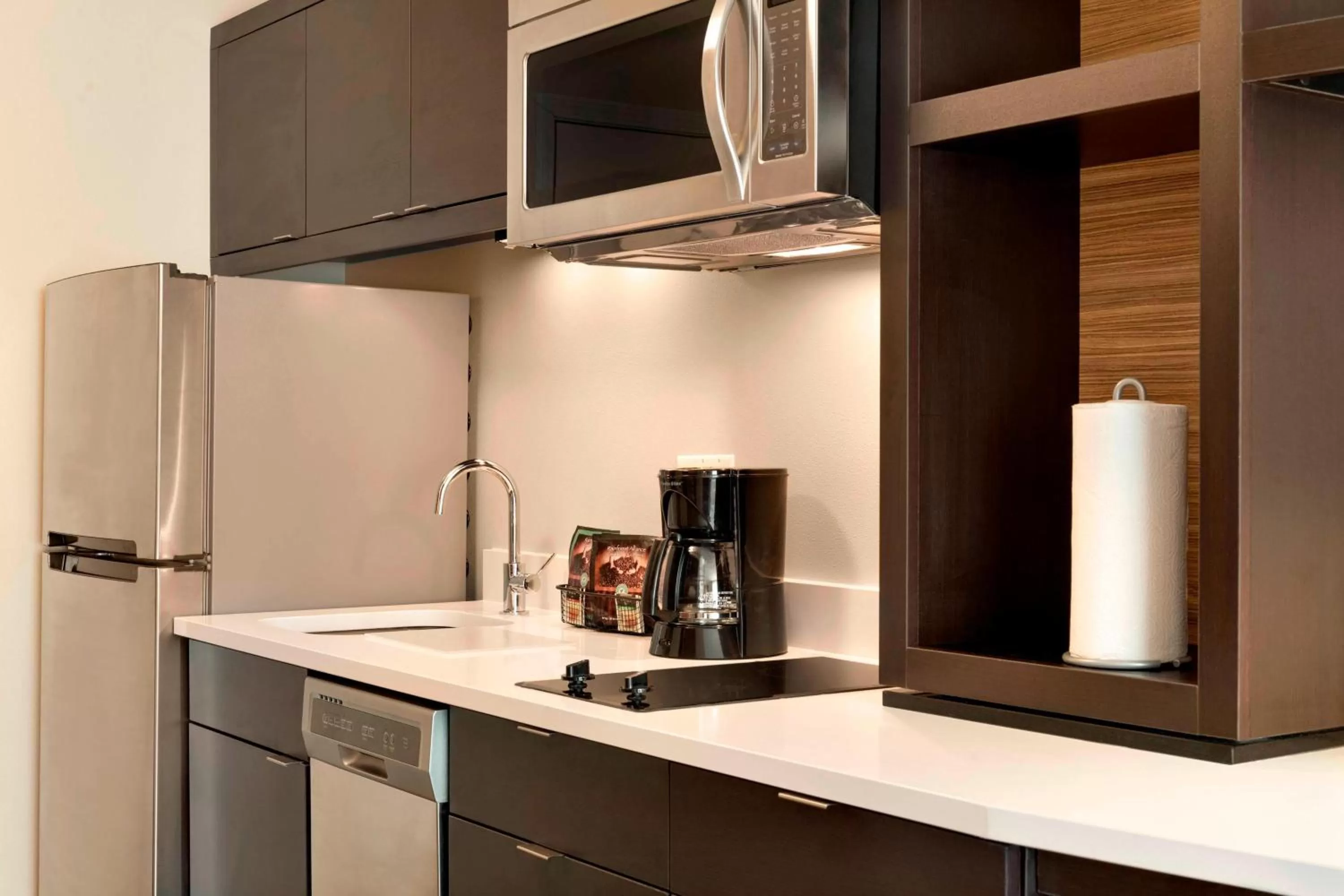Kitchen or kitchenette in TownePlace Suites by Marriott Pittsburgh Airport/Robinson Township