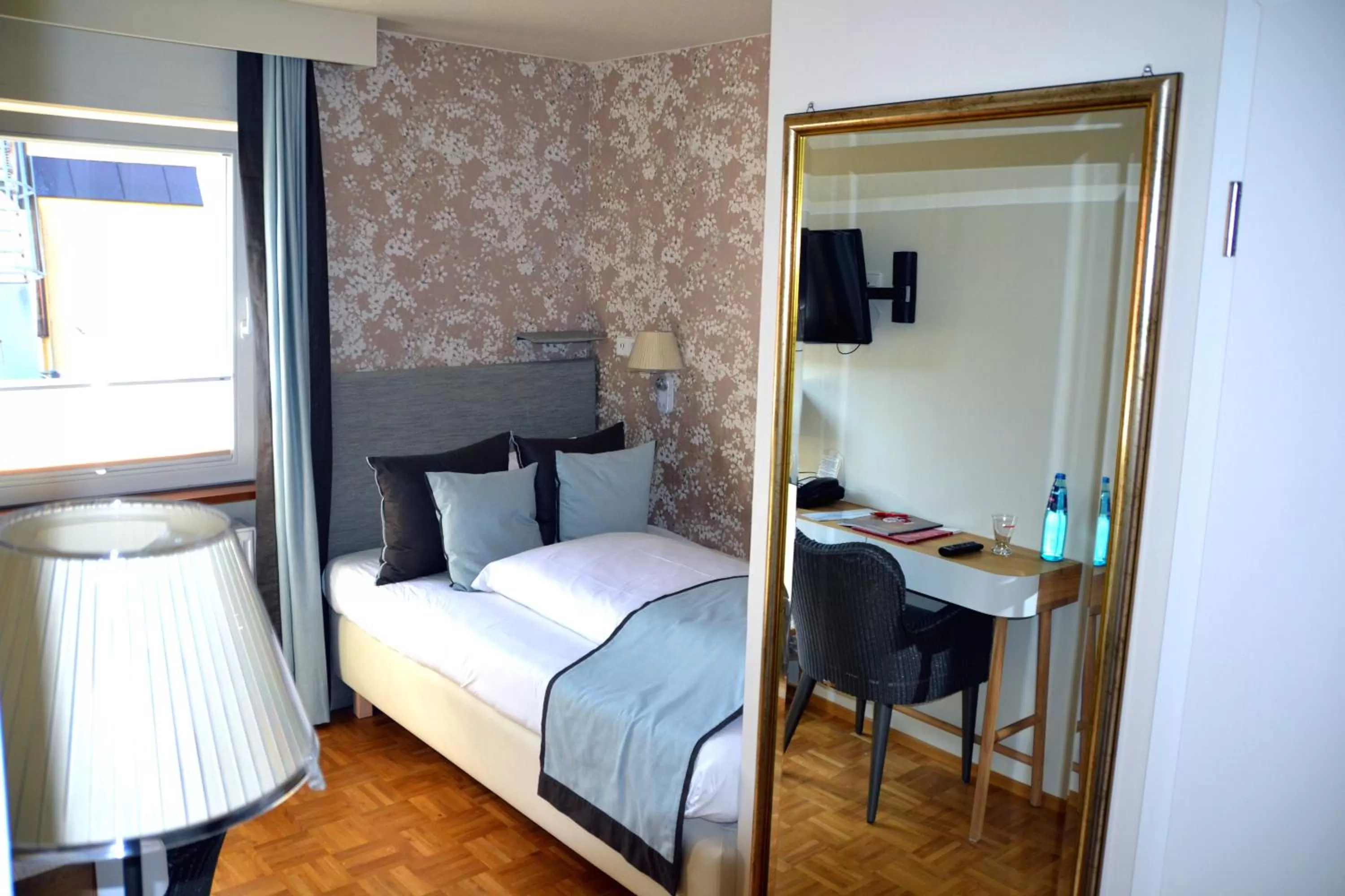 Photo of the whole room, Bed in Romantik Hotel Barbarossa