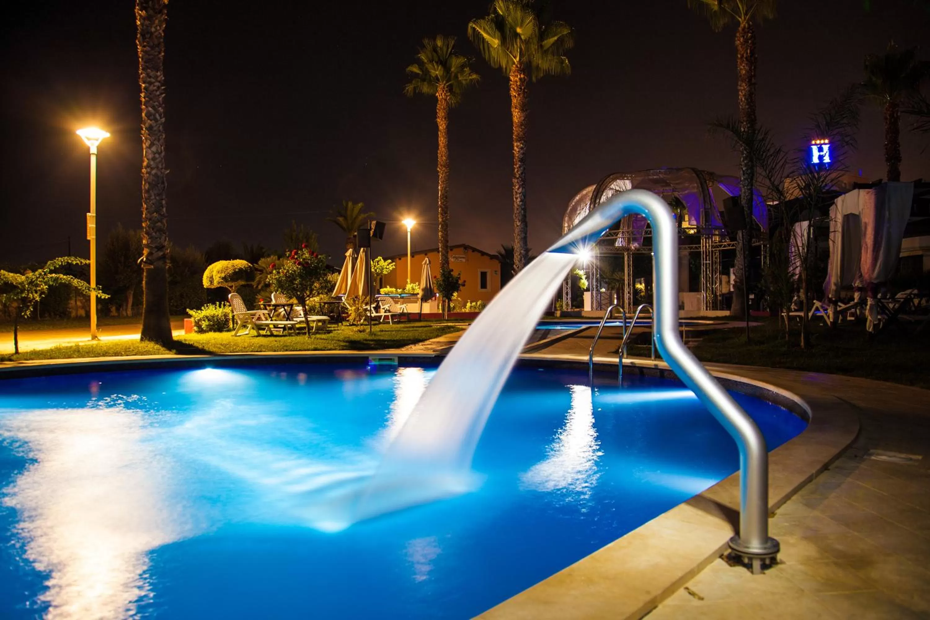 Swimming pool in Hotel Paclà