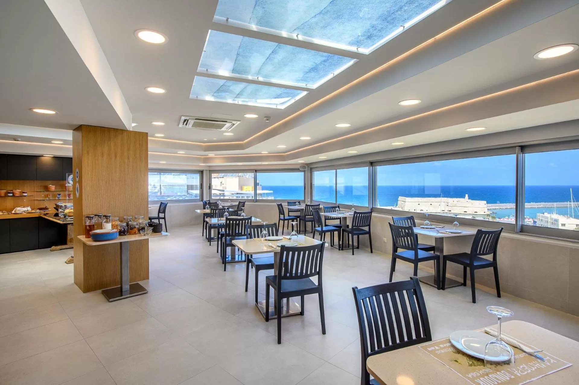 Restaurant/places to eat in Marin Hotel