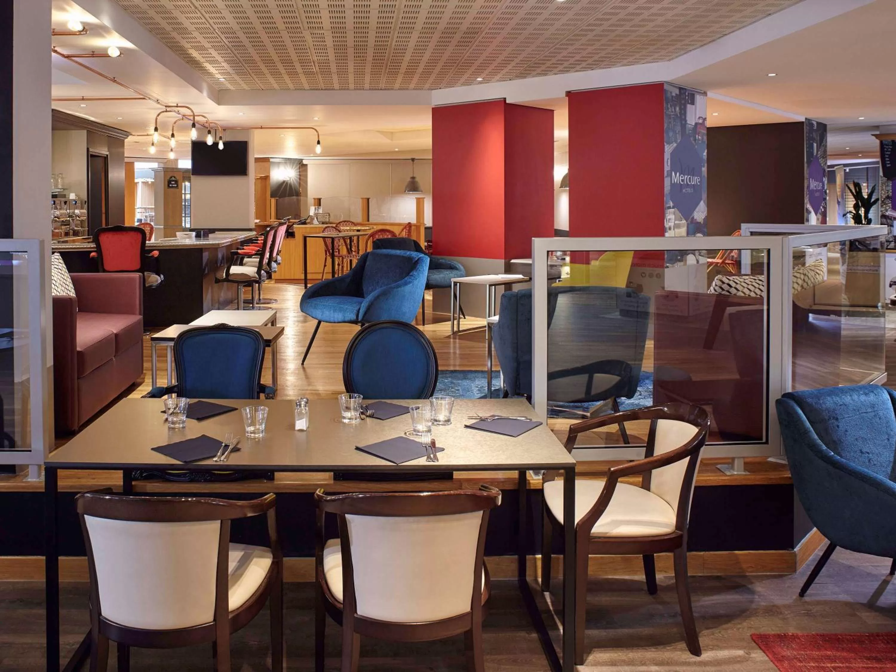 Restaurant/places to eat in Mercure Paris Roissy CDG