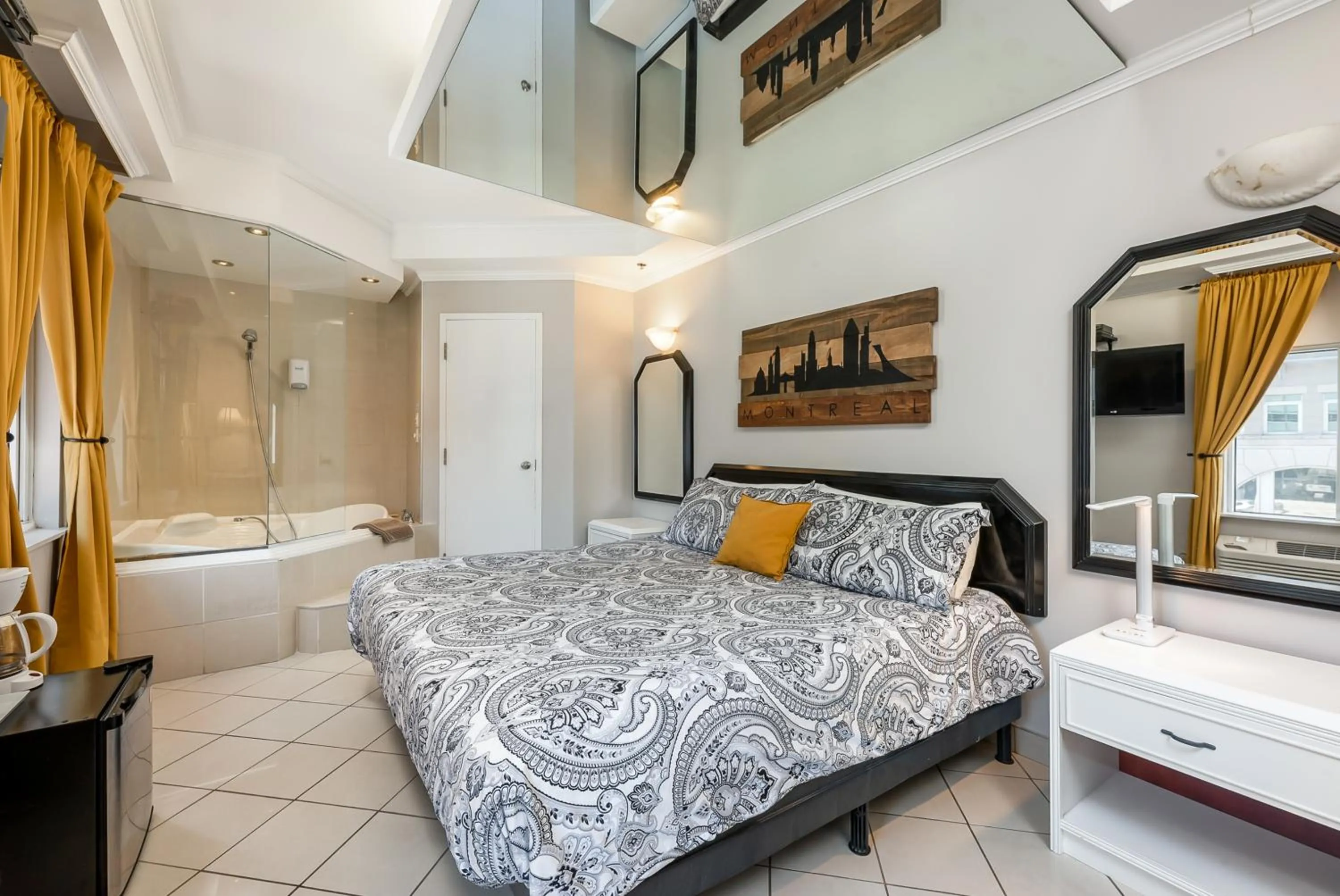 Bed in Samesun Montreal Hotel & Hostel