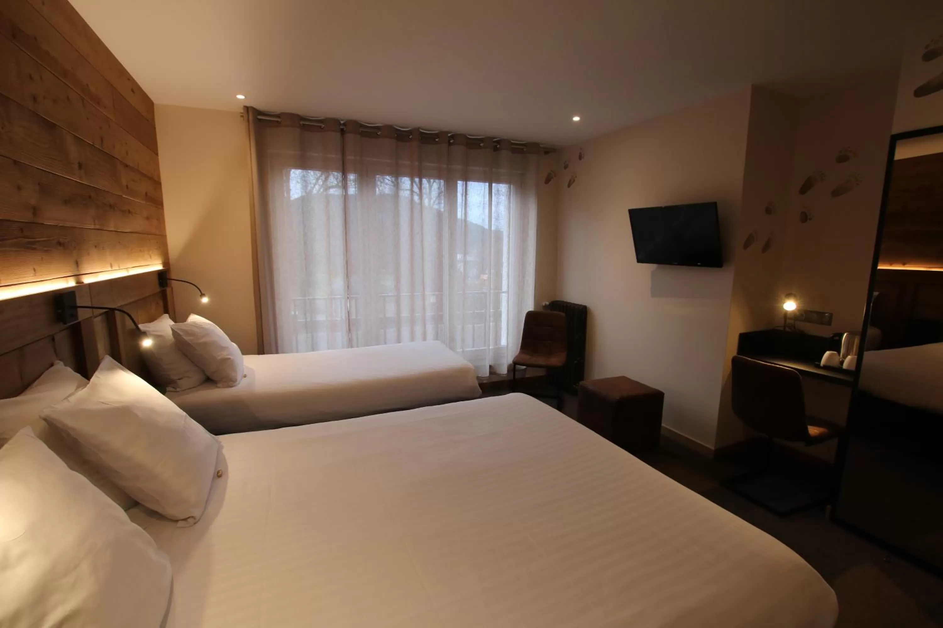 Photo of the whole room, Bed in Les Loges Du Parc