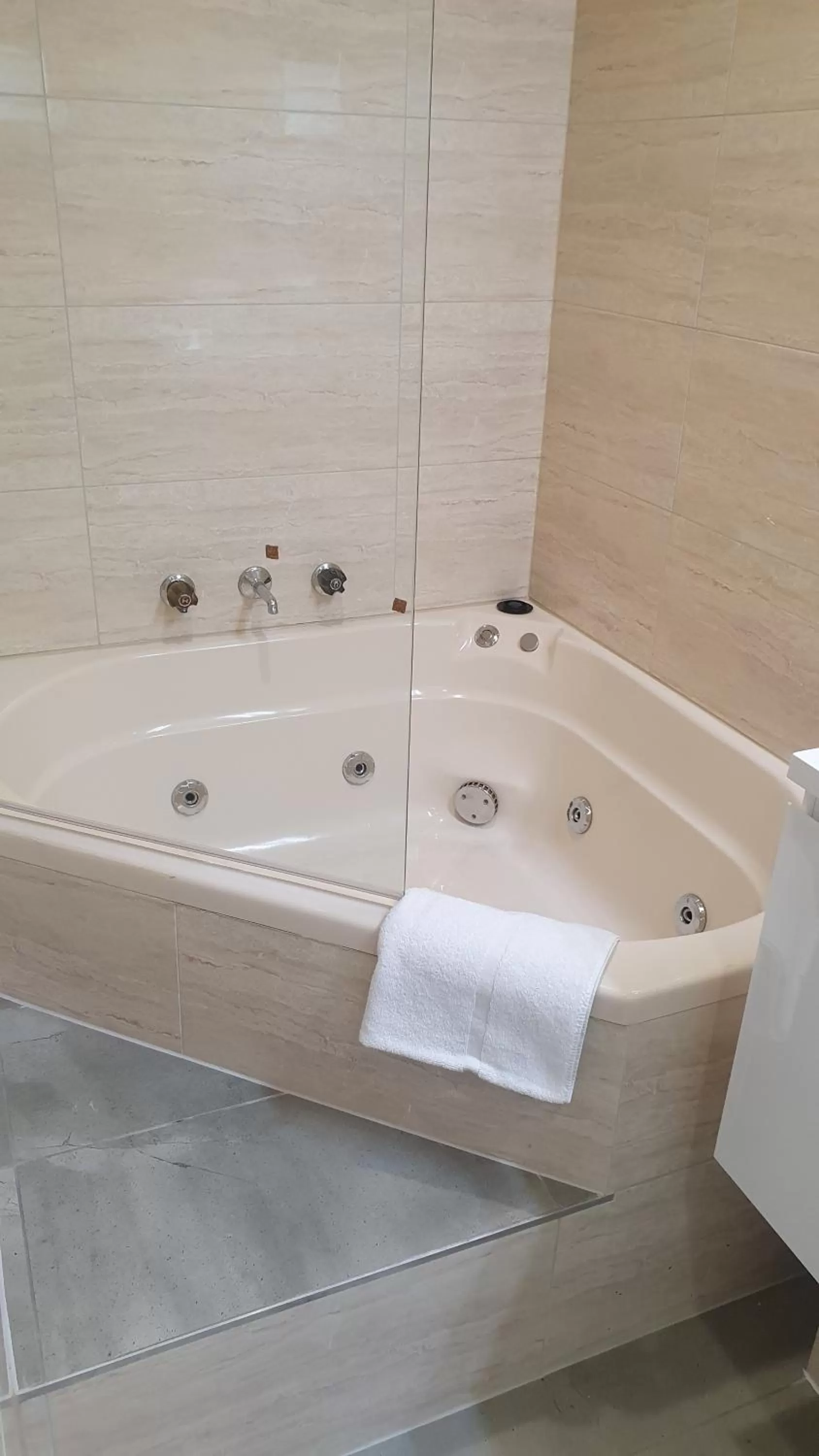 Bath in Hotel Cavalier