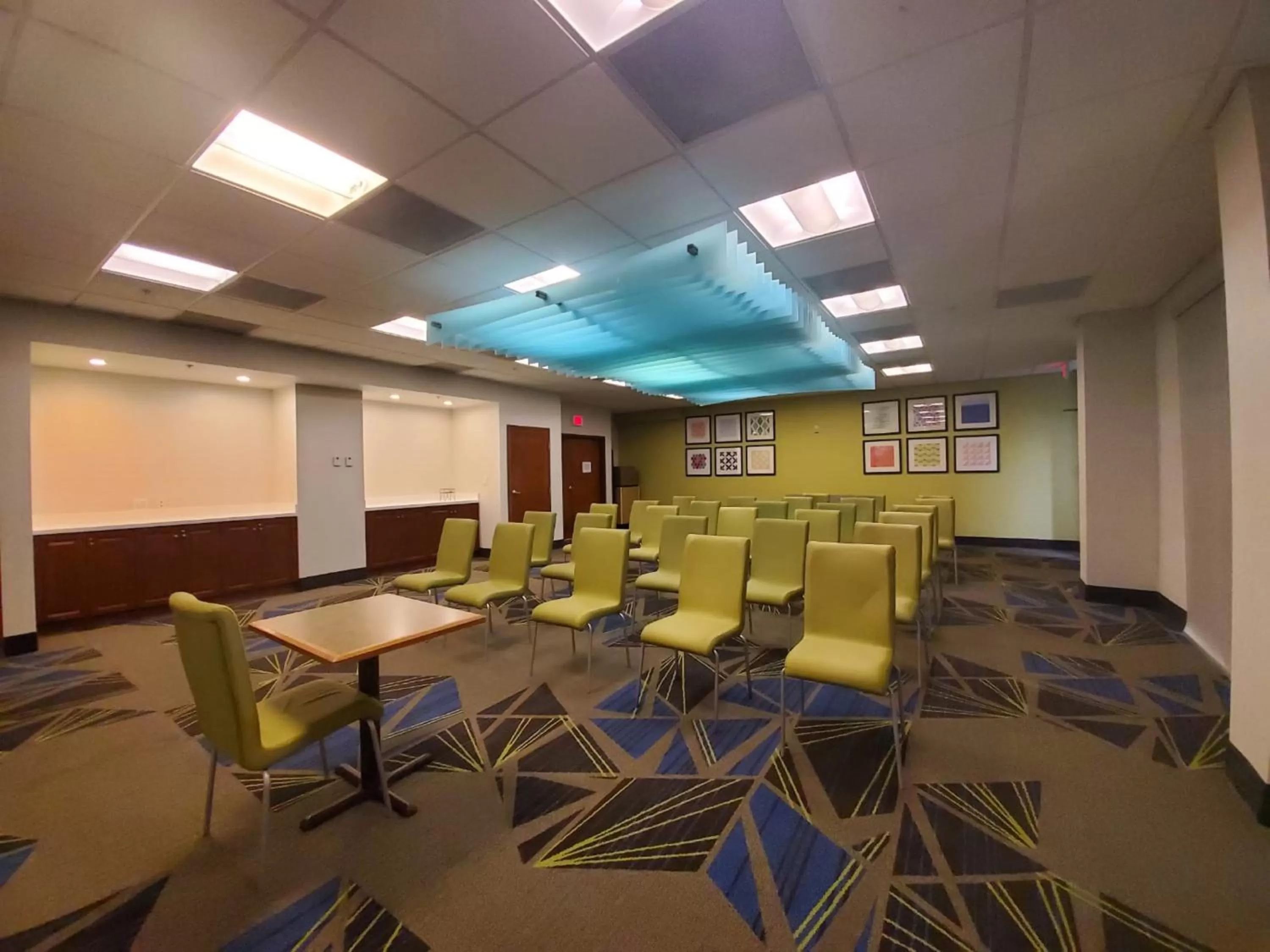 Meeting/conference room in Holiday Inn Express & Suites Miami - Hialeah by IHG