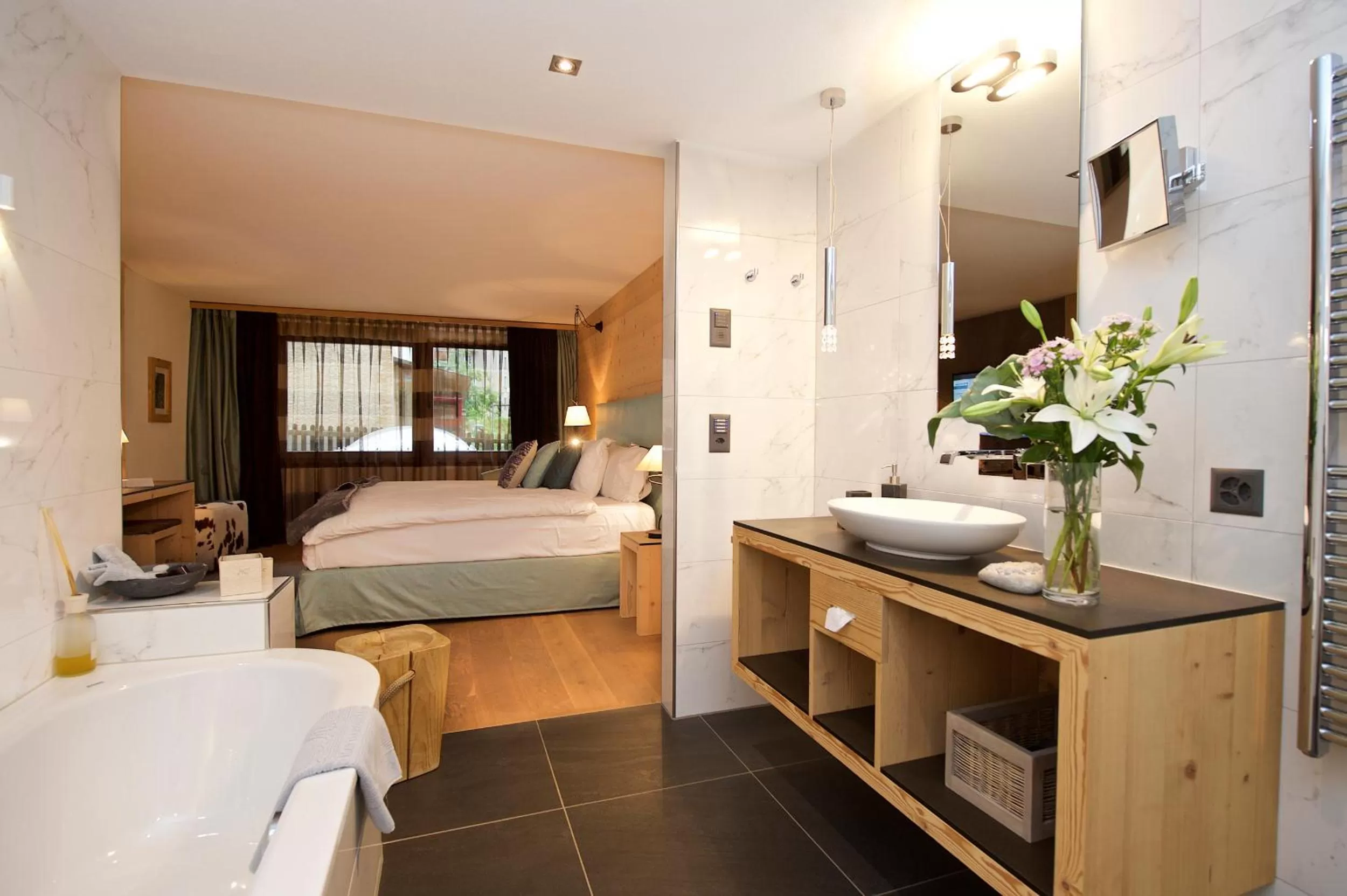 Bathroom, Bed in Matterhorn Lodge Boutique Hotel & Apartments