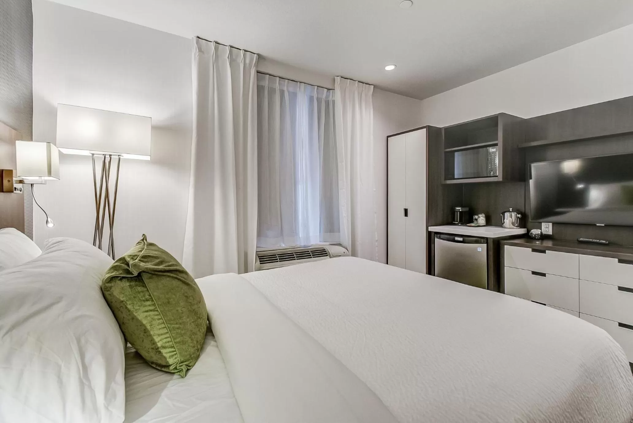 Photo of the whole room, Bed in EST Hotel