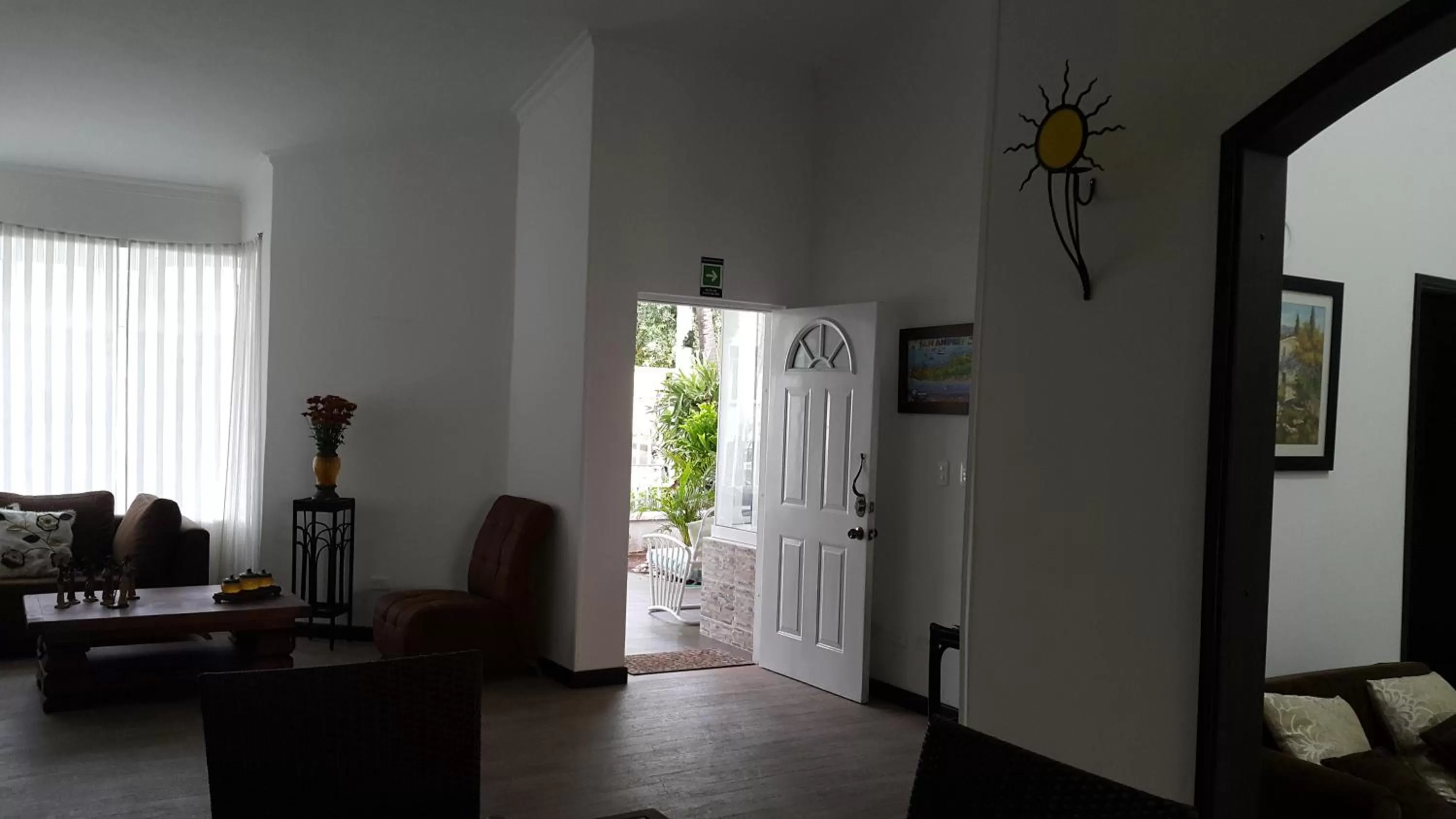 Communal lounge/ TV room in Hospedaje Solymar Sarie Bay