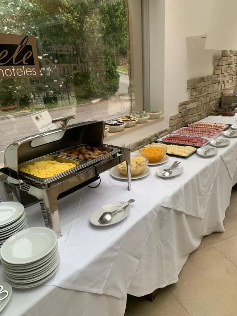 Buffet breakfast in Ele Green Park Hotel Pamphili