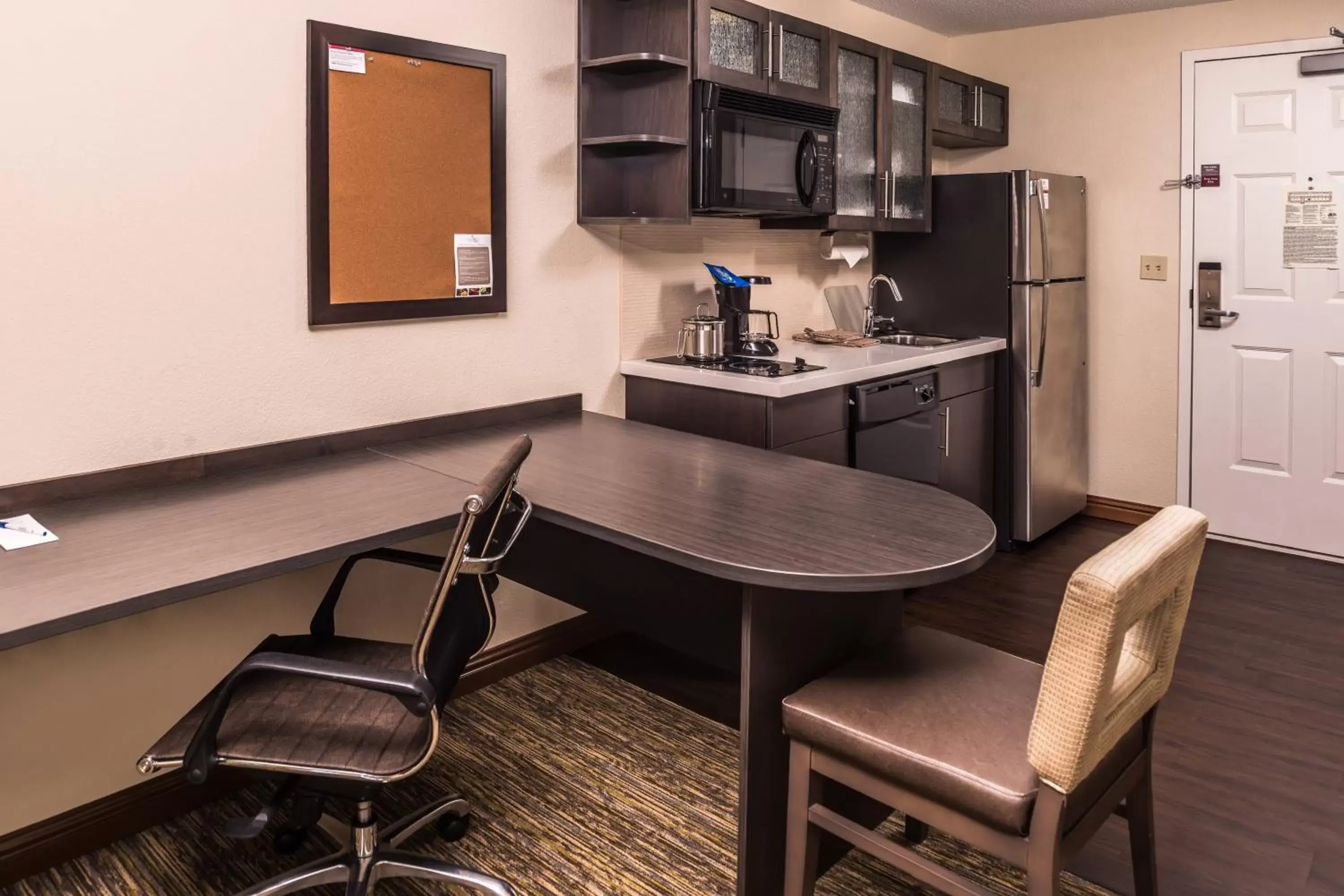 Queen Studio Suite - Mobility Access Tub/Non-Smoking in Candlewood Suites Kansas City by IHG Queen Studio Suite - Mobility Access Tub/Non-Smoking in Candlewood Suites Kansas City by IHG