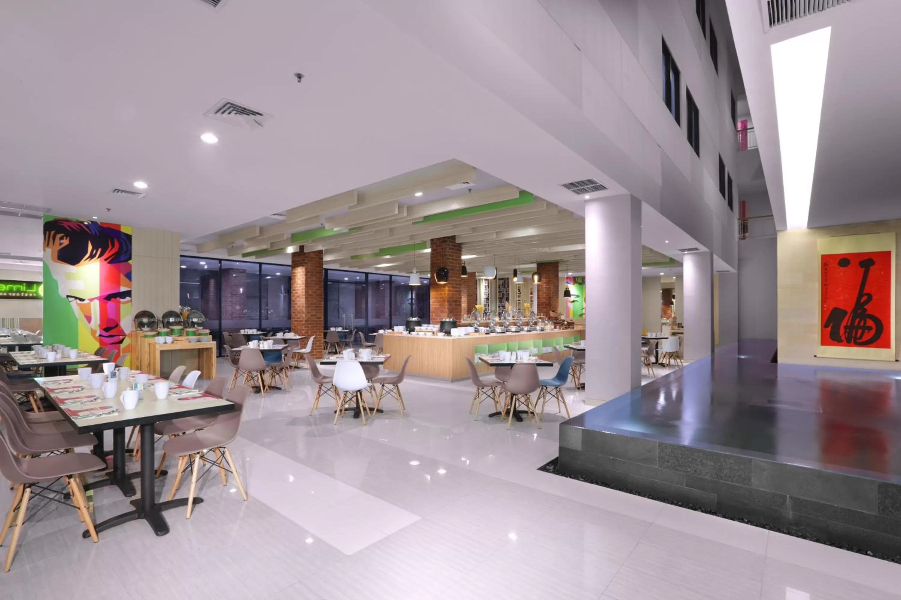 Restaurant/Places to Eat in favehotel Bandara Tangerang