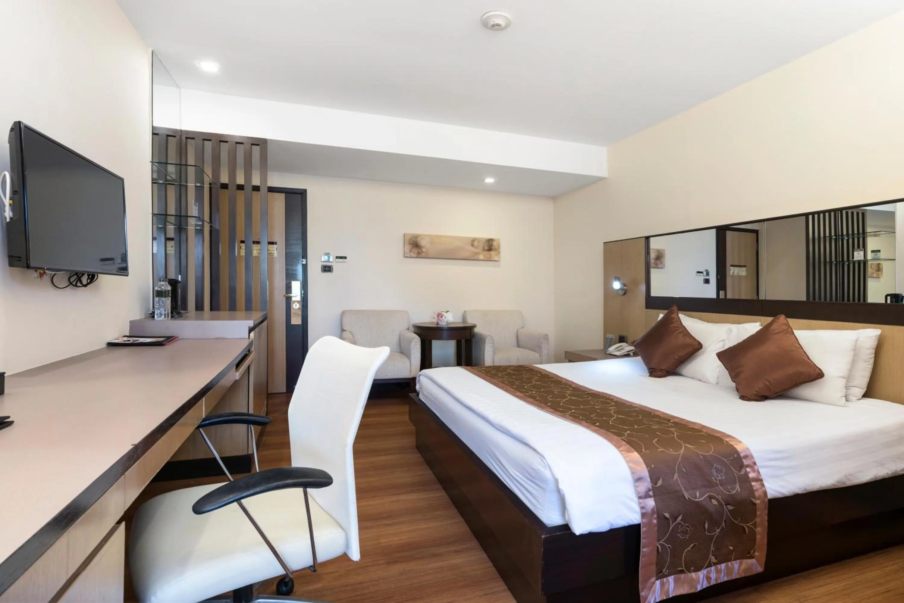 Bedroom, Bed in SC Park Hotel