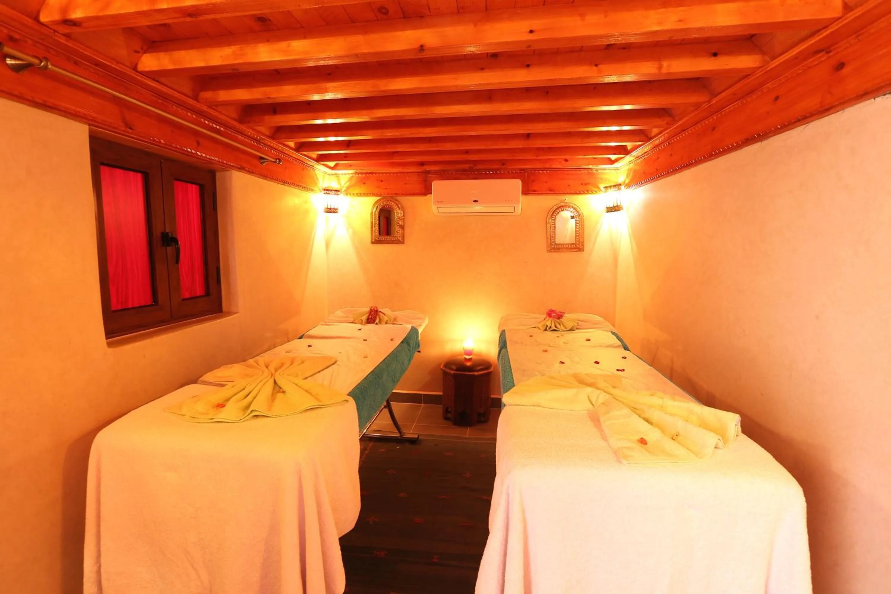 Massage, Bed in Riad Rêves D'orient & Spa