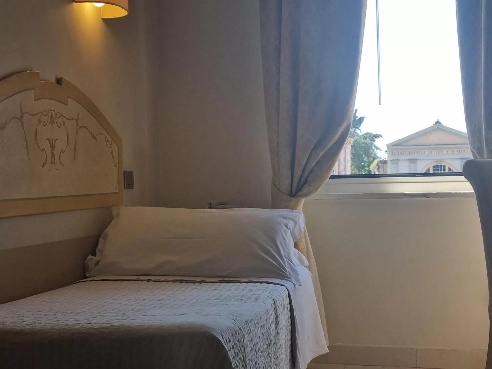 Property building, Bed in Hotel Virgilio
