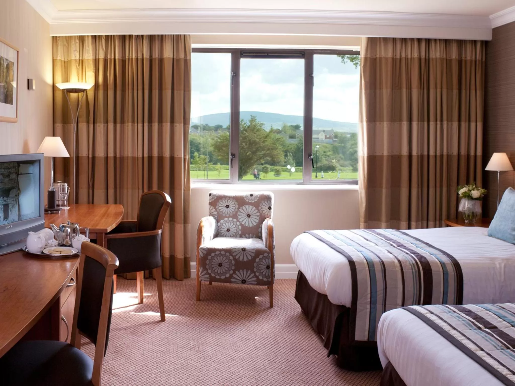 Photo of the whole room, Bed in Roe Valley Resort