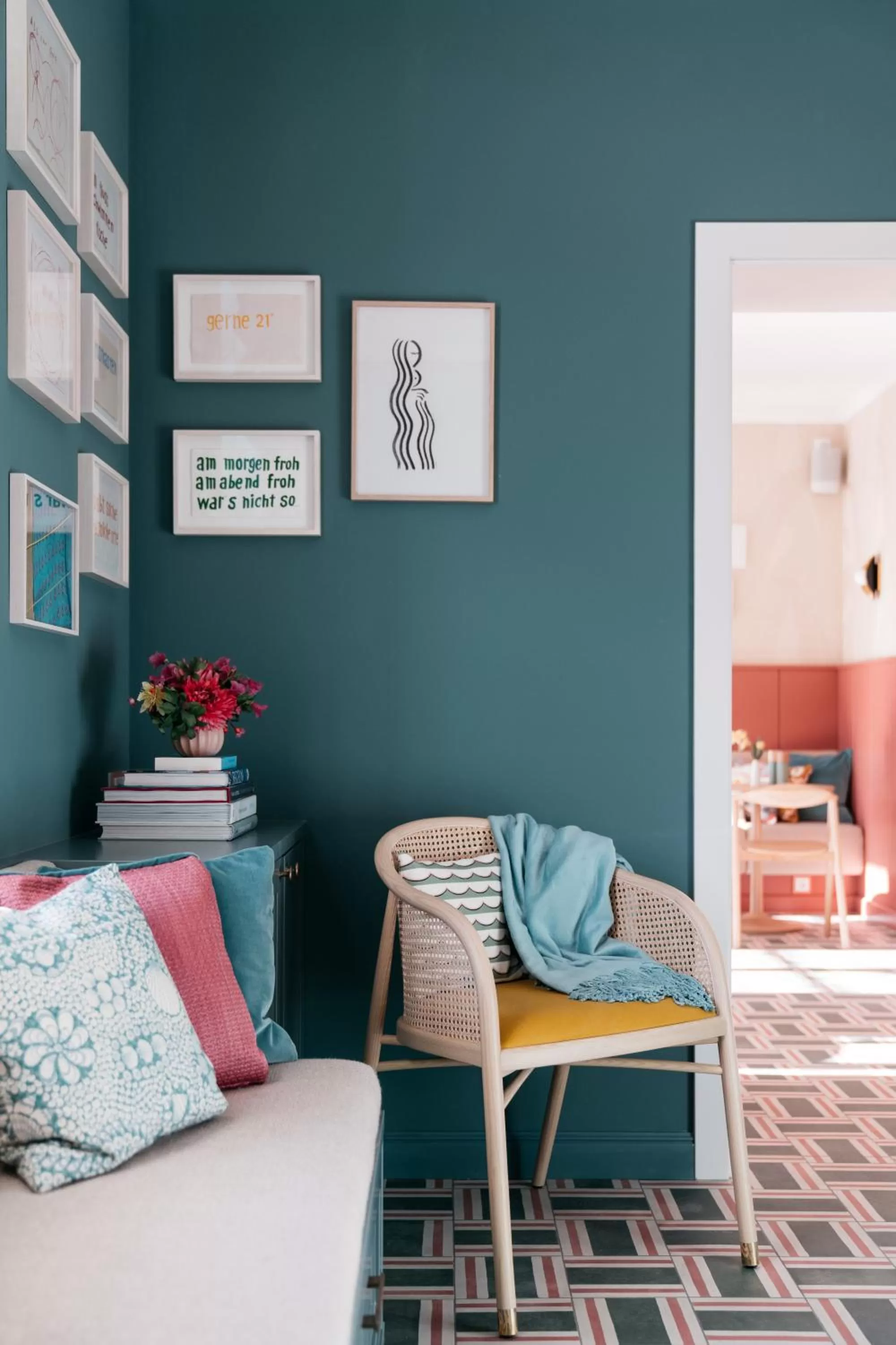 Communal lounge/ TV room, Bed in Villa Alma - a lakeside Boutique Hotel