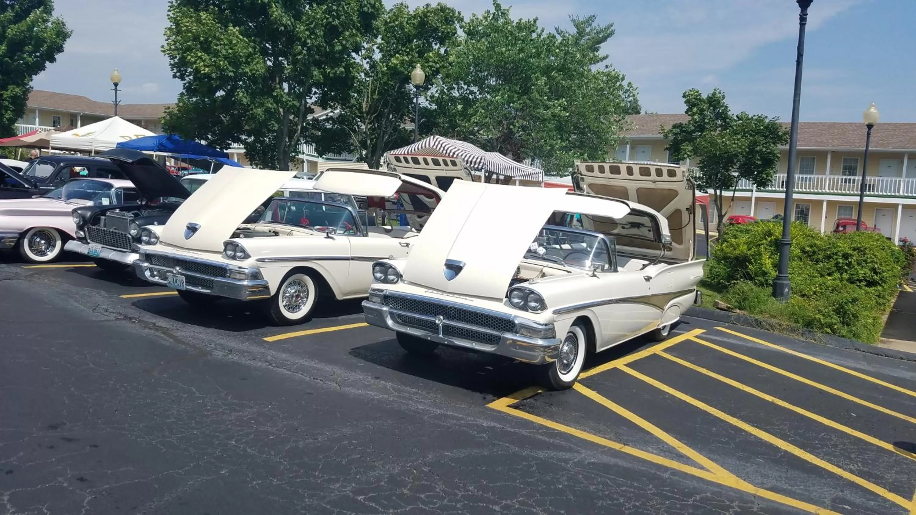 group of guests, Property Building in Honeysuckle Inn & Conference Center