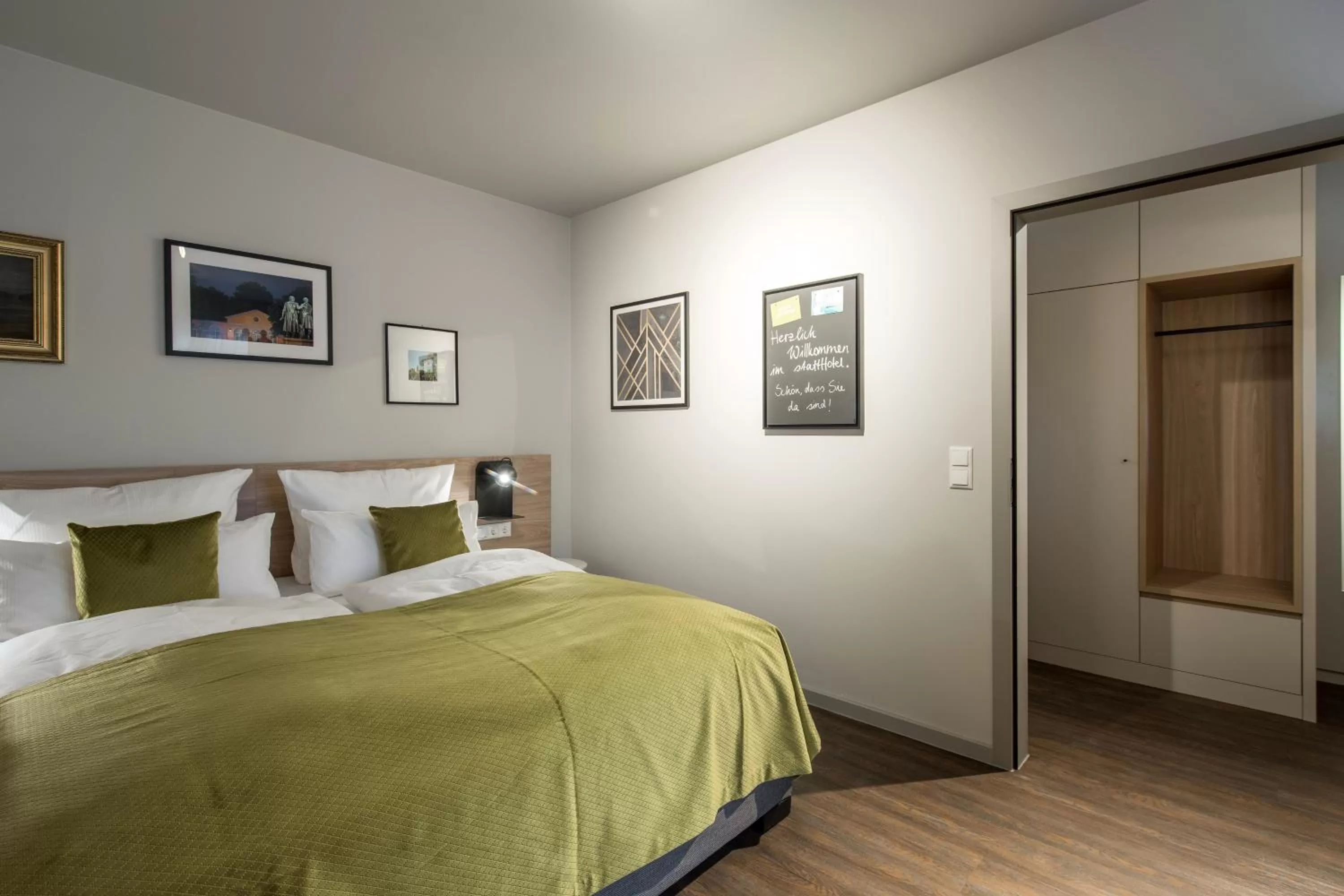 Bedroom, Bed in stattHotel Weimar