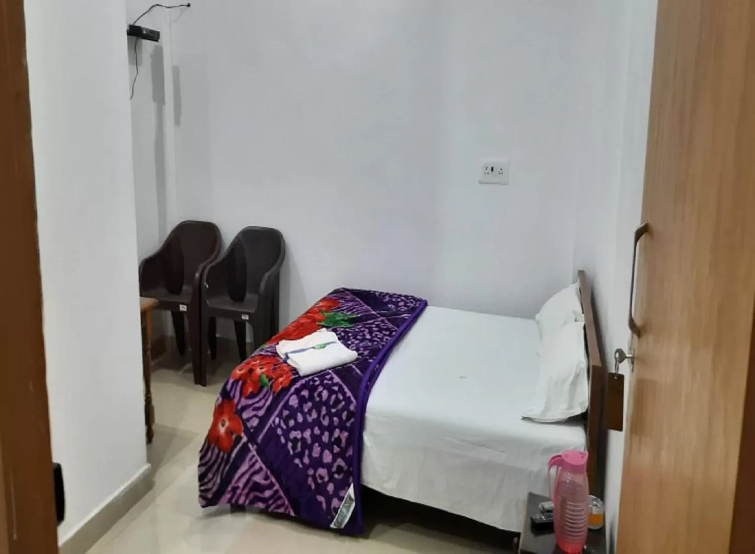 Bedroom, Bed in STAYMAKER Hotel Raj Ganga