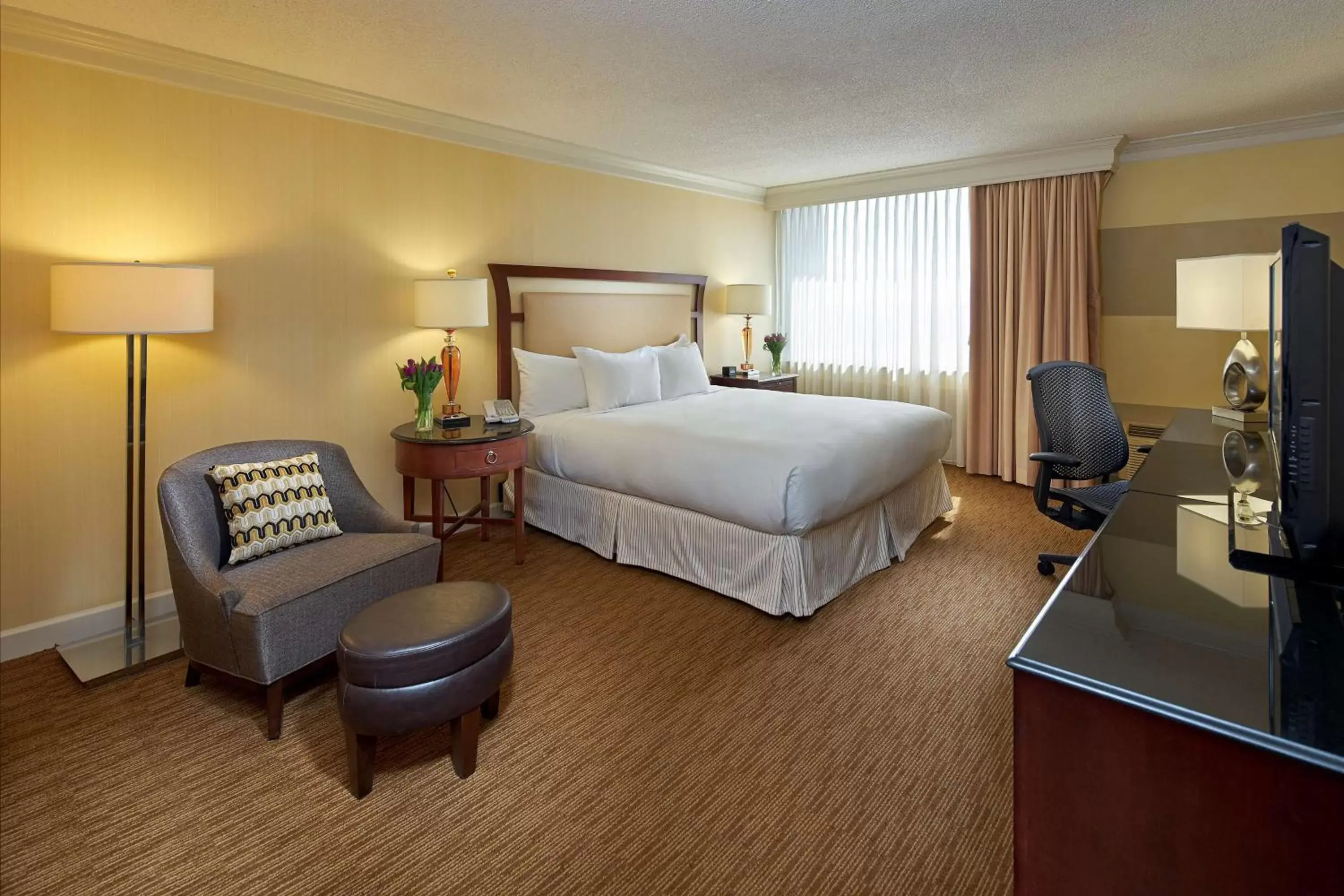 Corner King Room in Hilton Raleigh North Hills Corner King Room in Hilton Raleigh North Hills