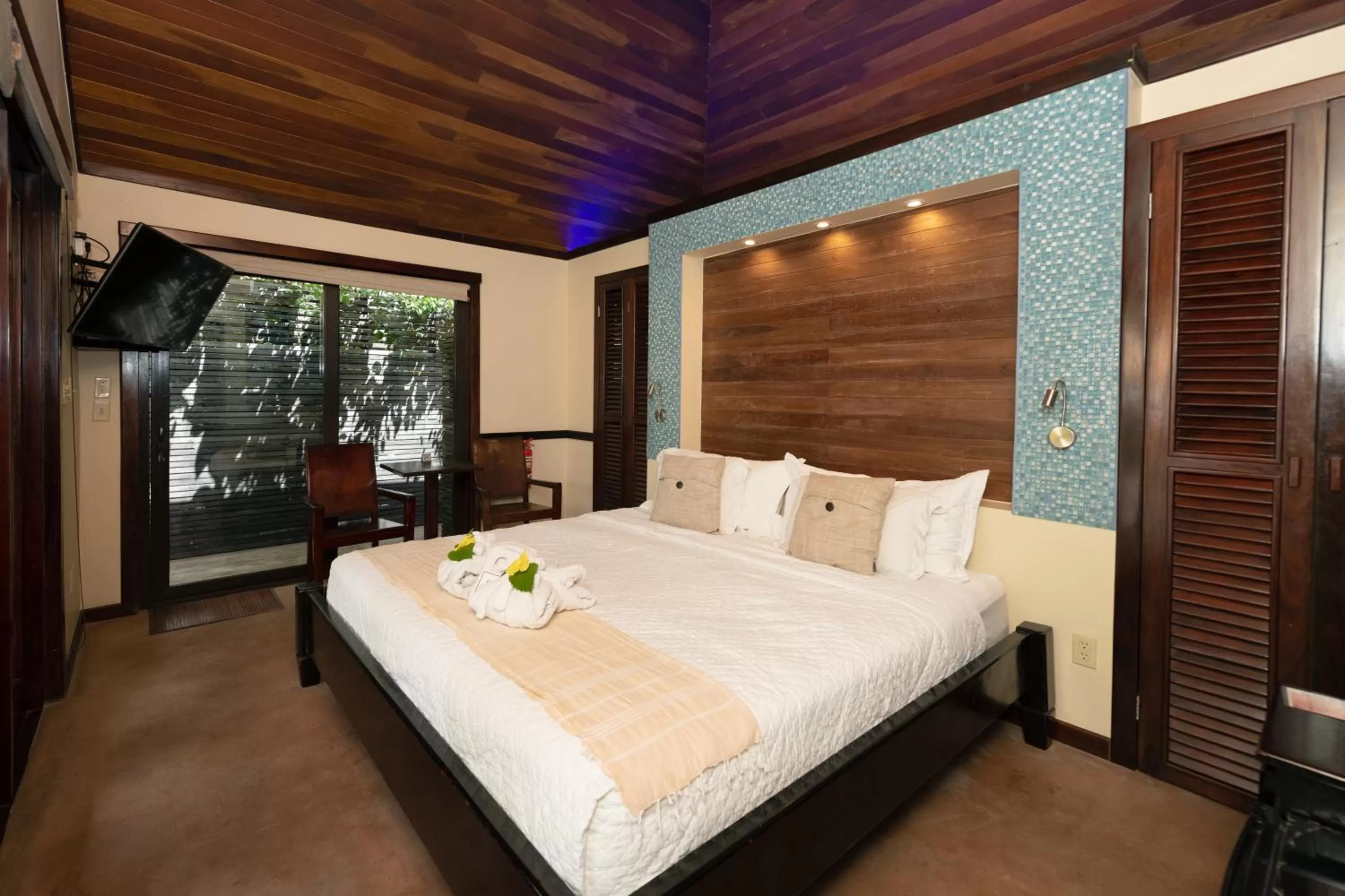 Communal lounge/ TV room, Bed in PUR Boutique Cabanas, Adults Only